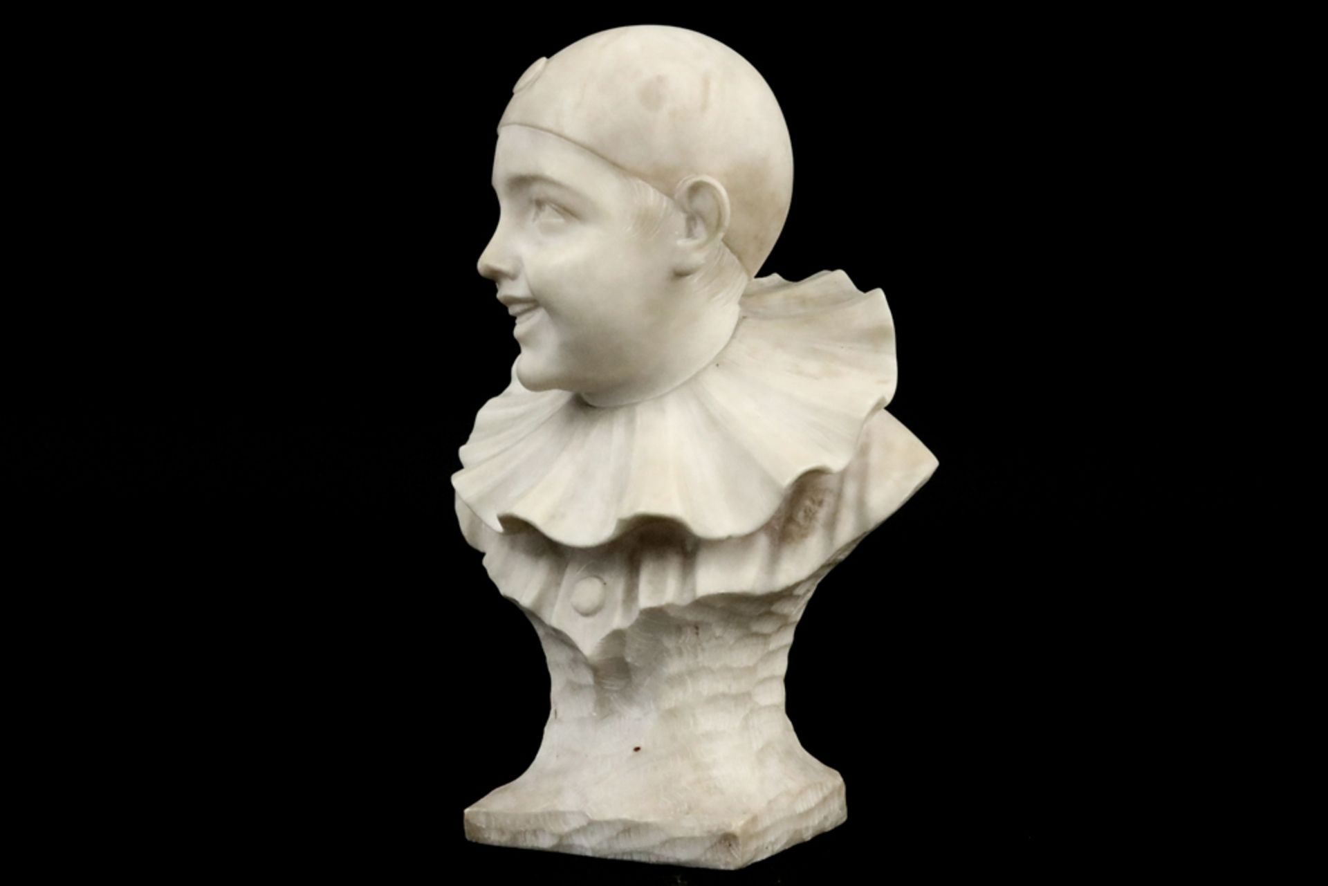 early 20th Cent. Italian sculpture in alabaster - signed Guerrieri || GUERRIERI kleine sculptuur - Image 2 of 5