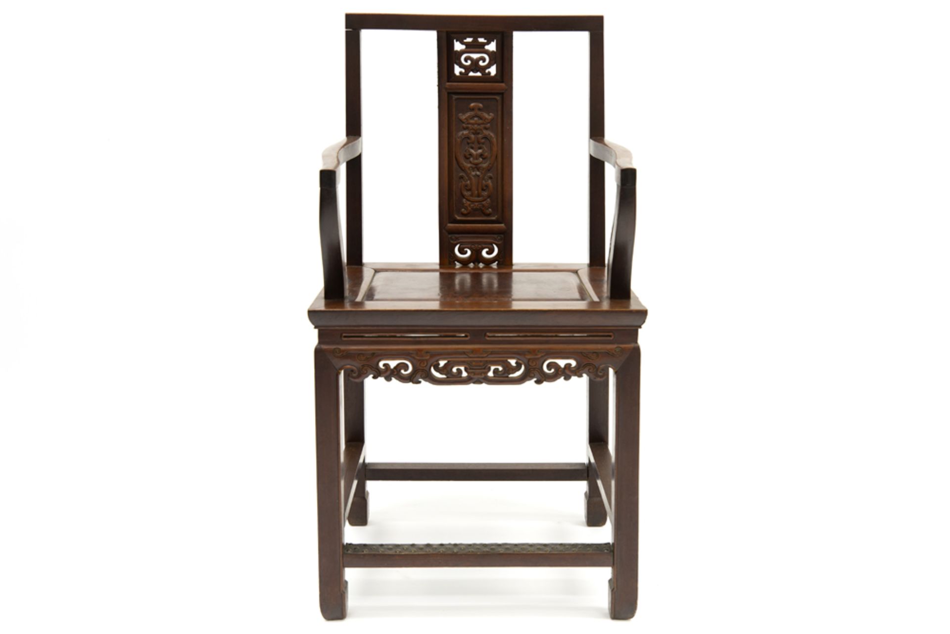 Chinese armchair with seat in burr wood and with sculpted back || Chinese armstoel met typisch model