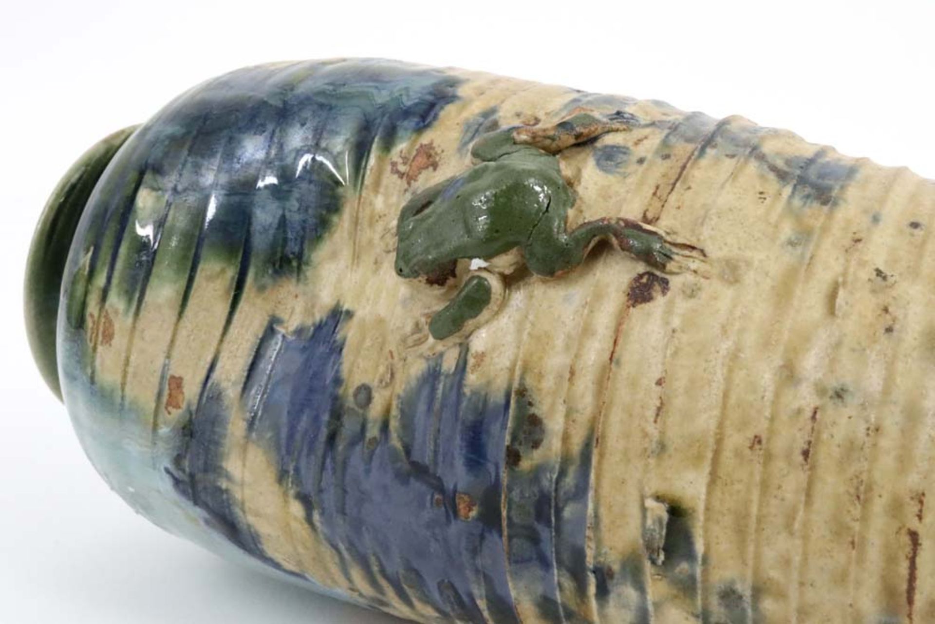 small 20th Cent. marked Japanese Sumida Gawa vase in ceramic with a frog || 20ste eeuws gemerkt - Bild 4 aus 6