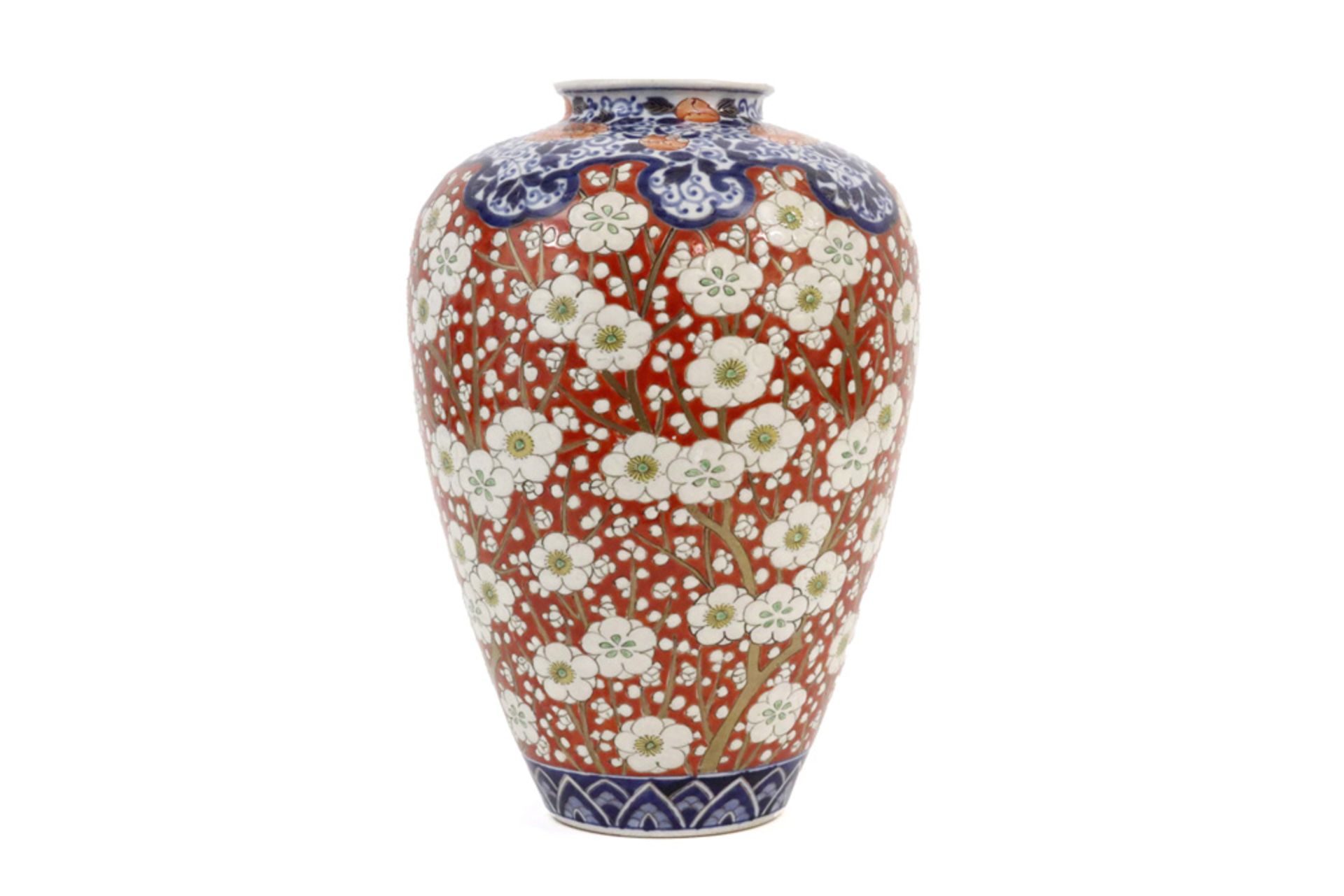 antique Japanese vase in porcelain with an Imari decor || Antieke Japanse vaas in porselein met