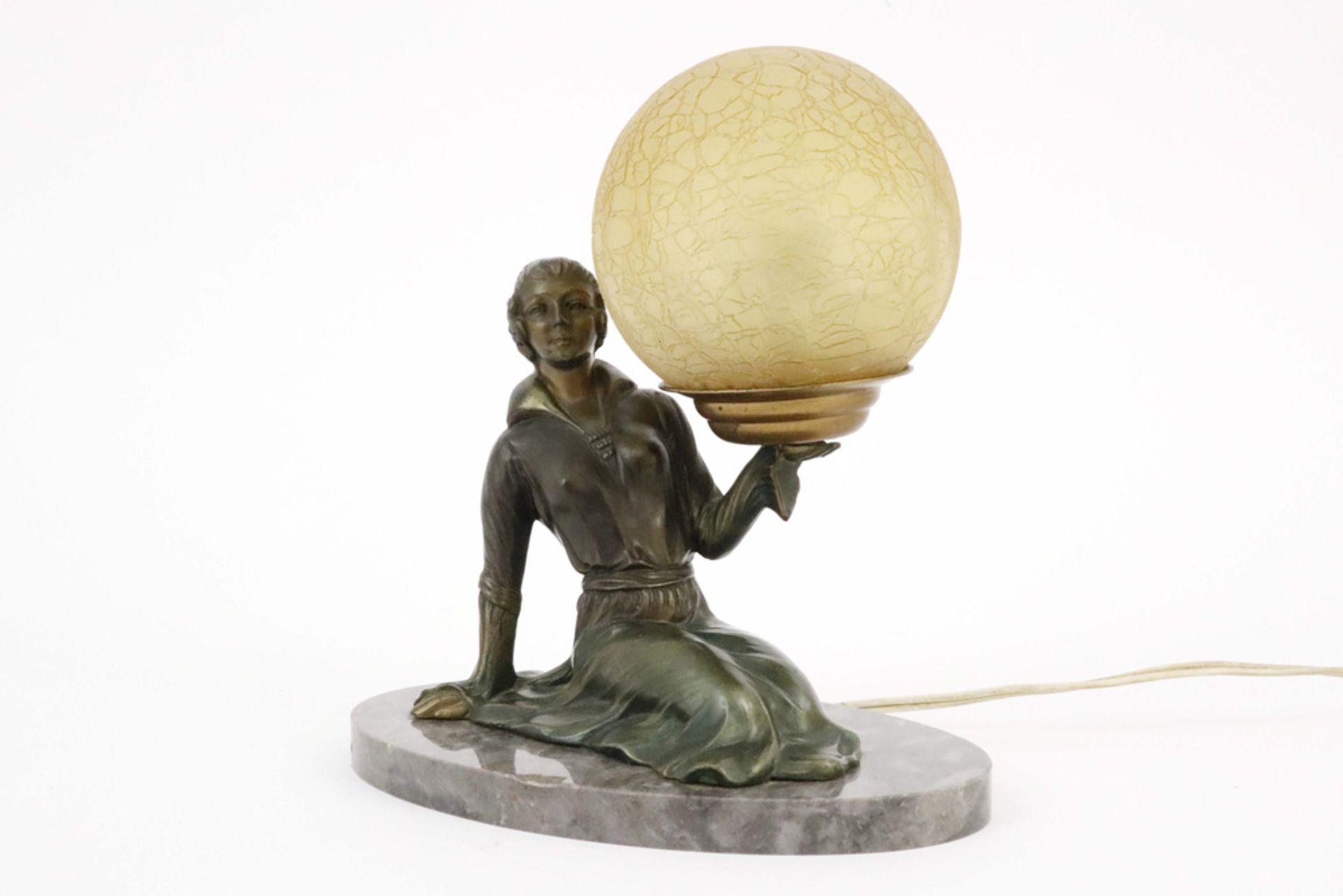 Art Deco lamp with a metal female figure on a marble base || Art Deco-lampje met vrouwenfiguur op - Bild 2 aus 3