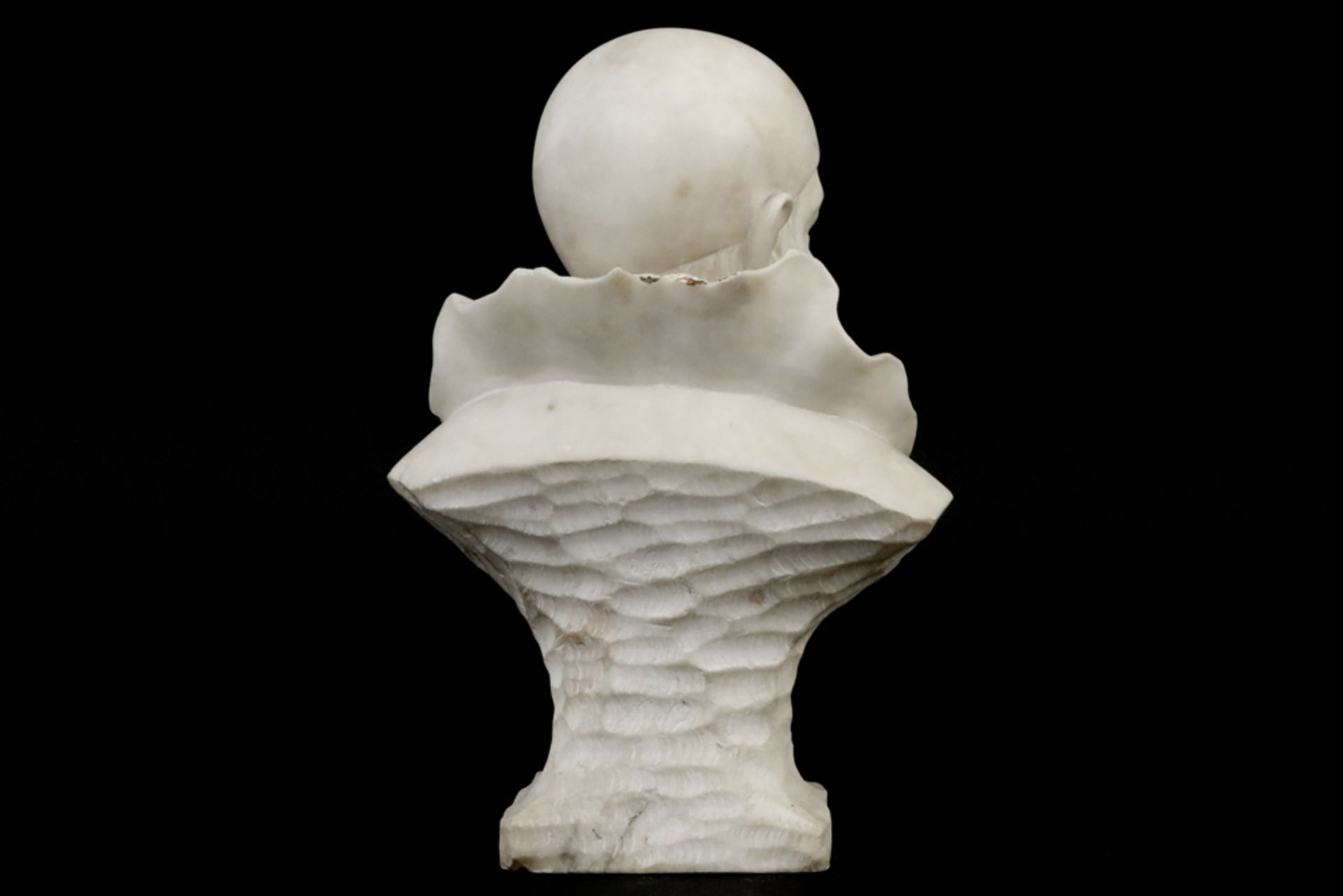 early 20th Cent. Italian sculpture in alabaster - signed Guerrieri || GUERRIERI kleine sculptuur - Image 3 of 5