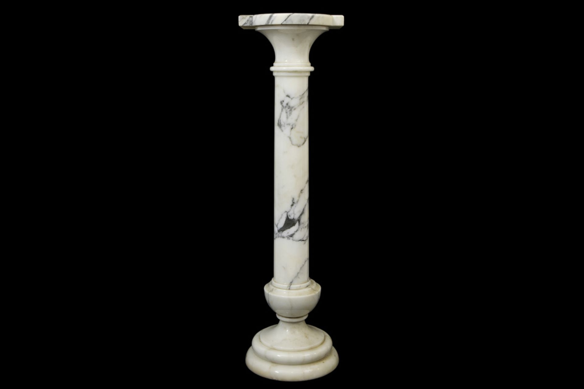 antique pedestal in white marble || Antieke sokkel in witte marmer - hoogte : 100 cm