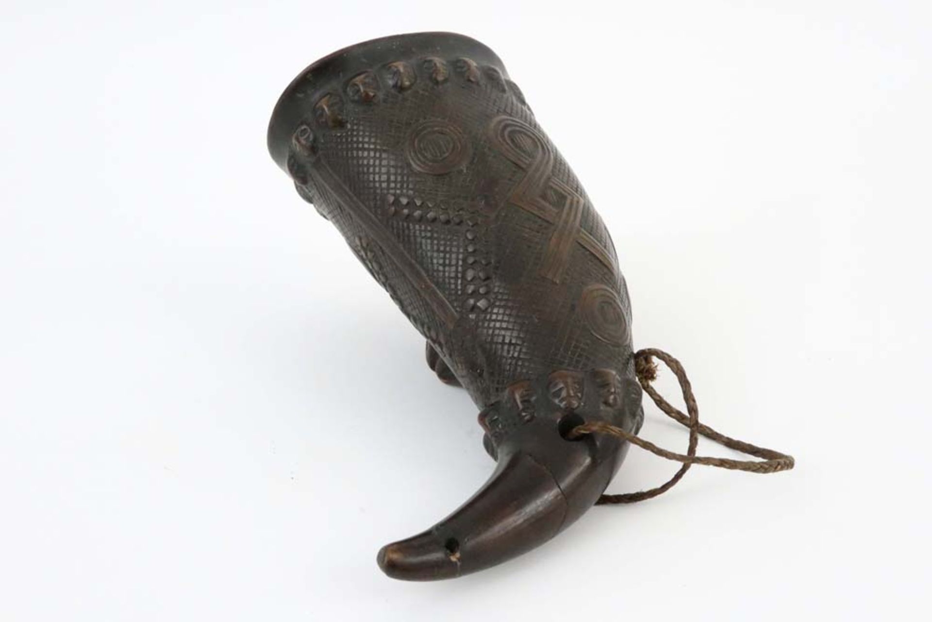 old Congolese royal Kuba wine horn with typical ornamentation || AFRIKA - KONGO oude koninklijke - Bild 4 aus 4