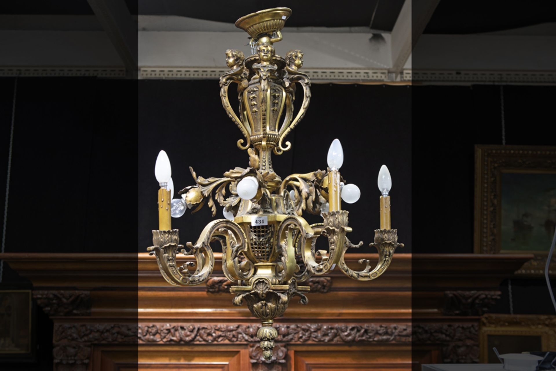 'antique' Mazarin style chandelier in guilded bronze || 'Antieke' luster met een soort Mazarin-model