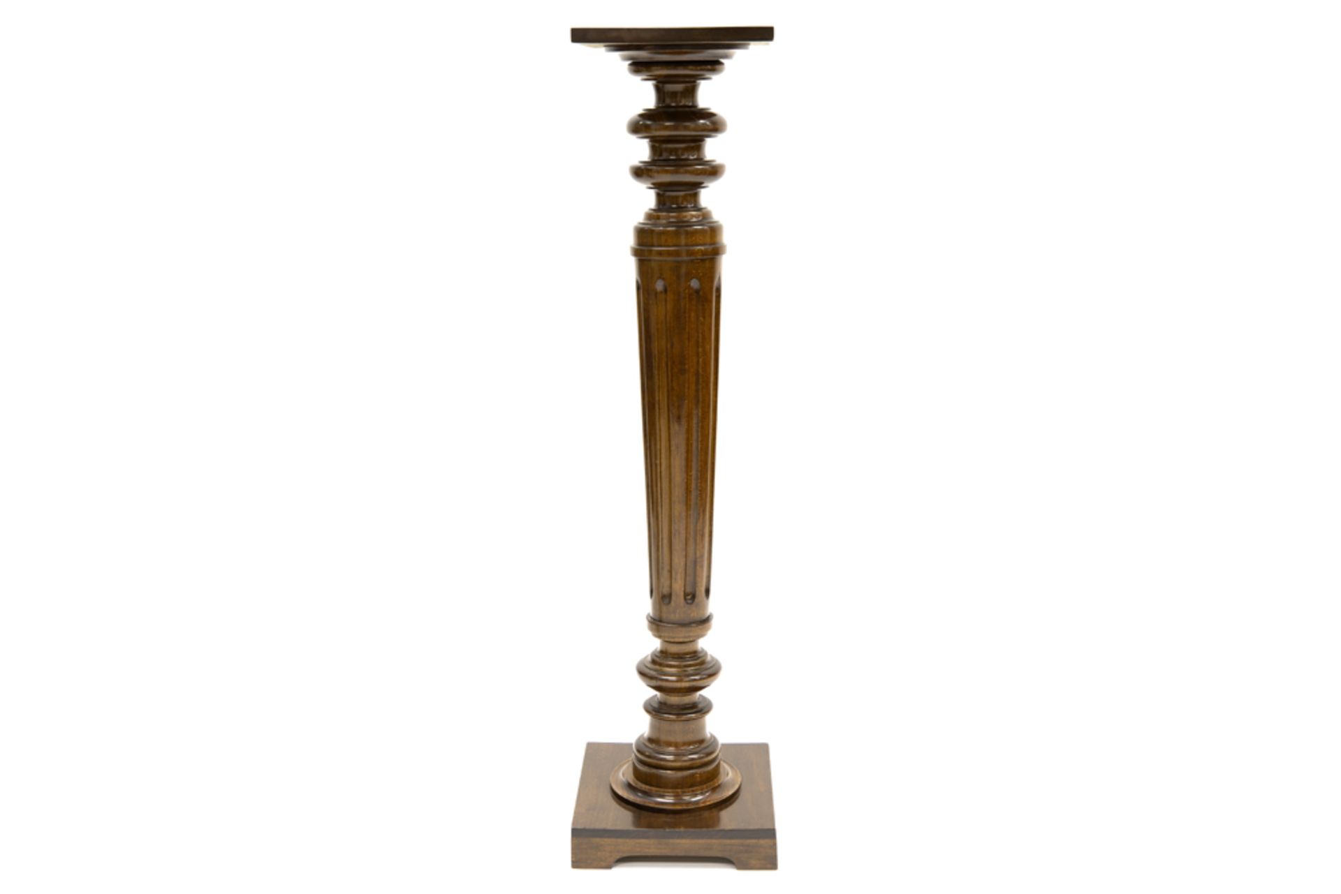 pedestal in mahogany || Piédestalle met gecanneleerde zuil in acajou - hoogte : 114 cm