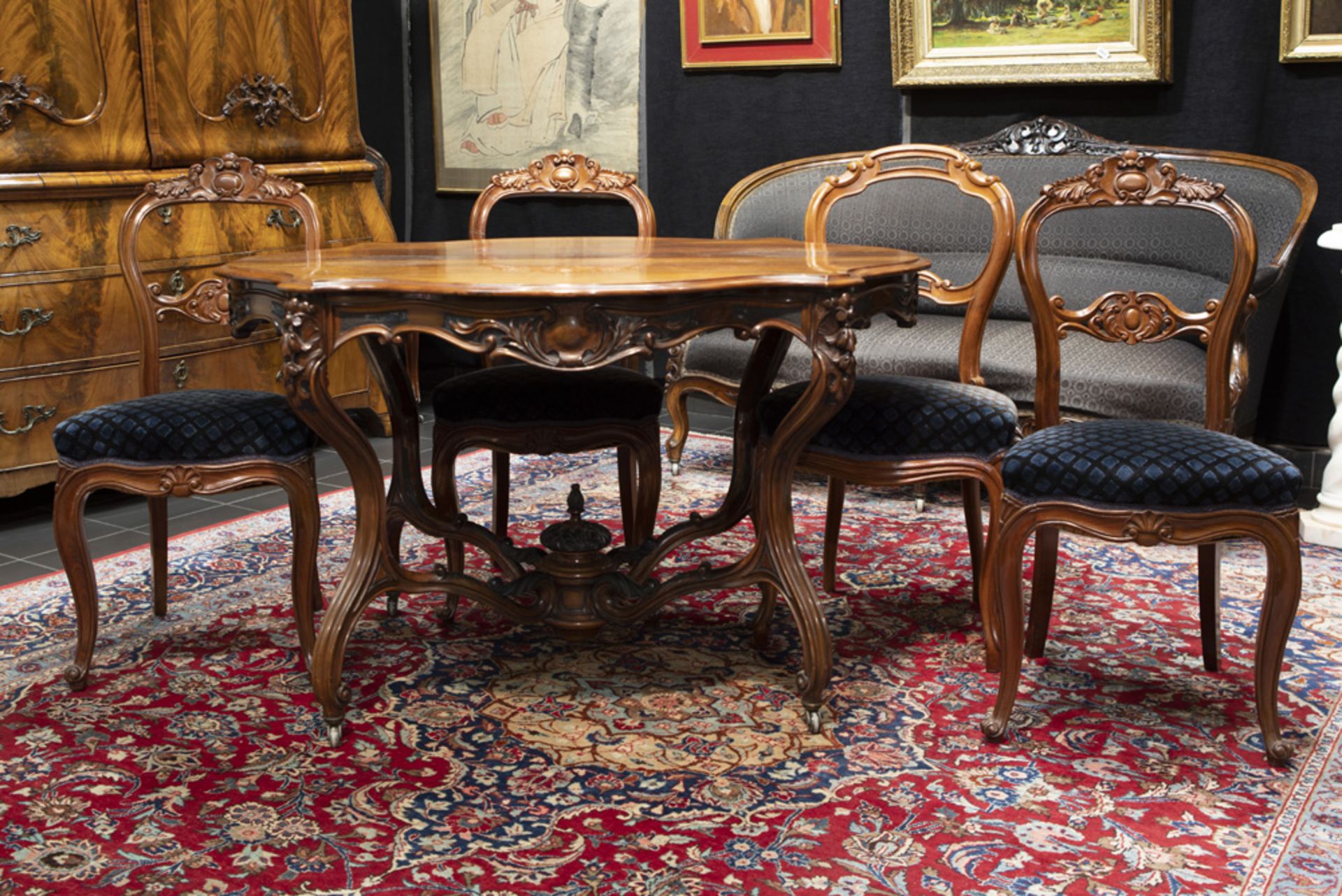 19th Cent. set of a rose-wood table and four mahogany chairs || Negentiende eeuwse set van - Bild 3 aus 3