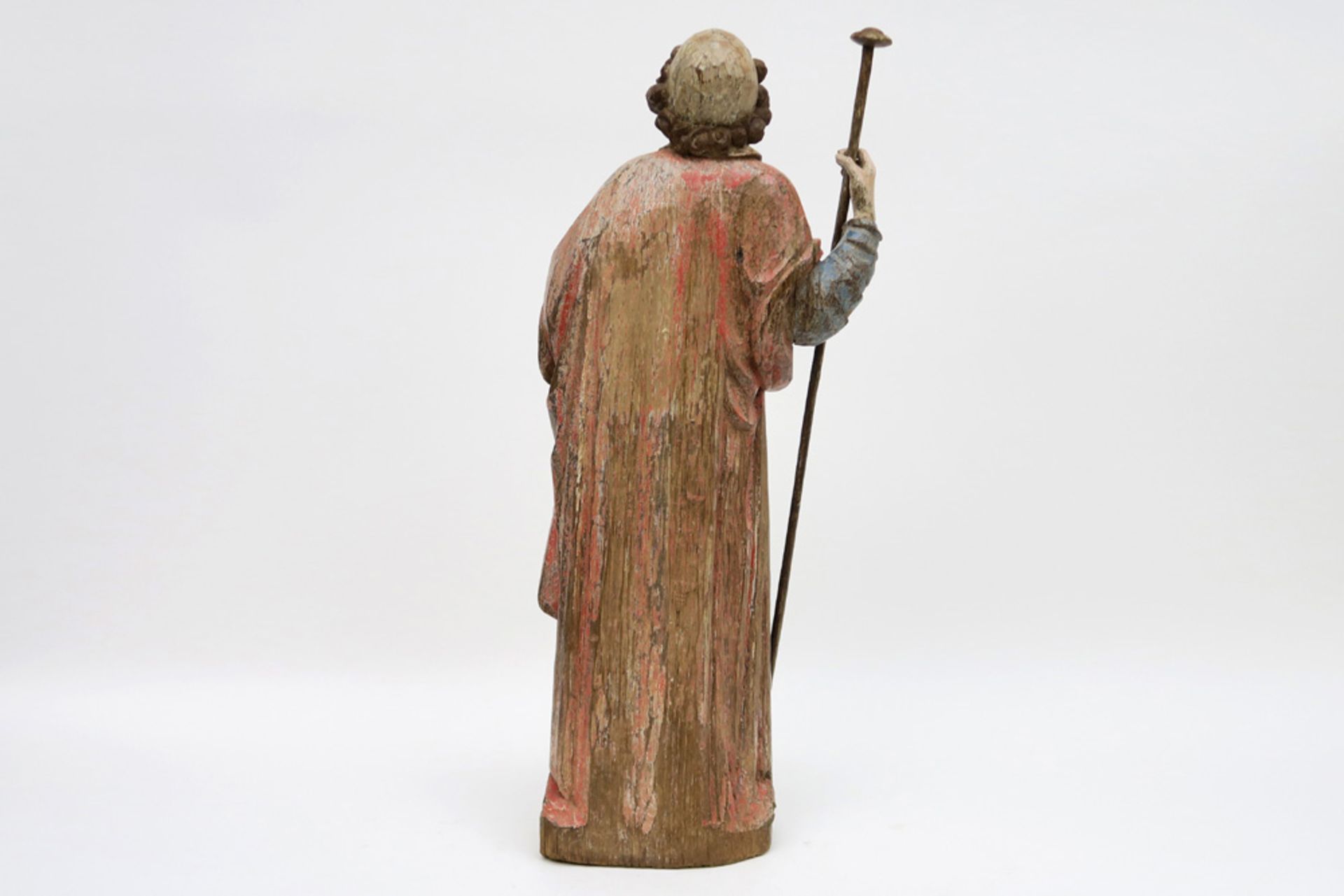 16th Cent. European gothic style "Saint with book" sculpture in polychromed wood || EUROPA - 16° - Image 2 of 4