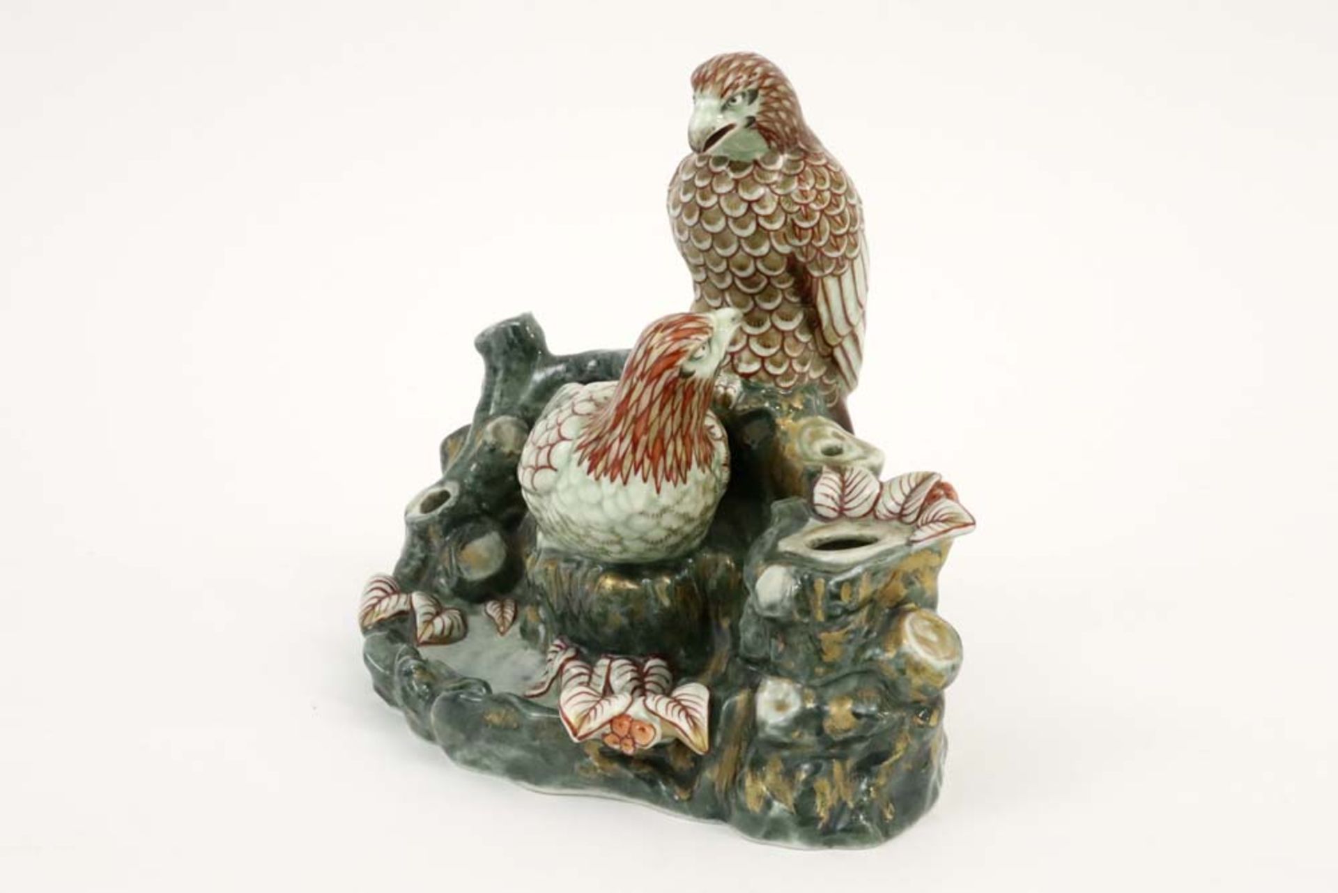 Japanese ink-stand with two eagles in porcelain || Japans inktstel met twee arenden in porselein met - Bild 2 aus 5