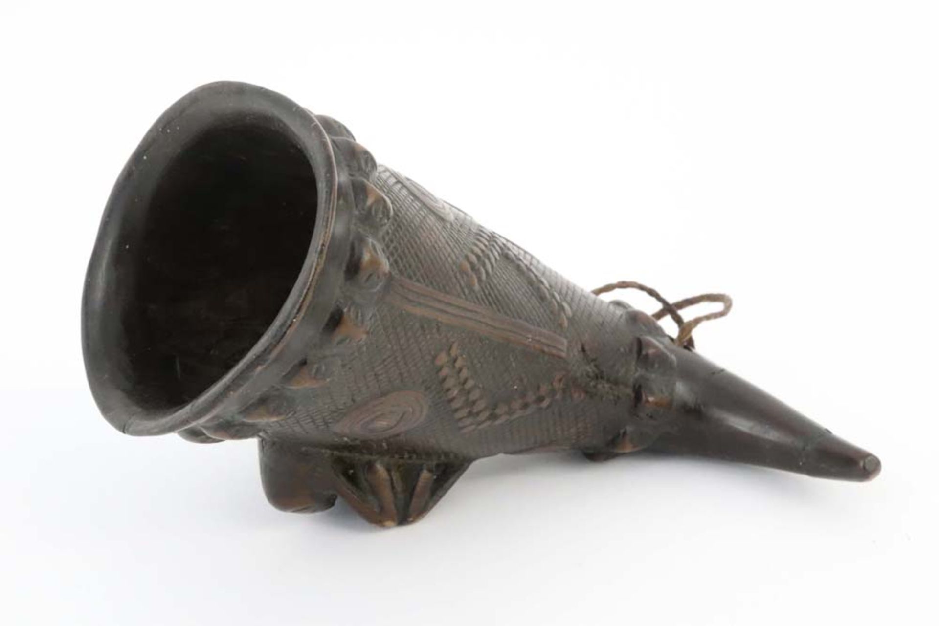 old Congolese royal Kuba wine horn with typical ornamentation || AFRIKA - KONGO oude koninklijke - Bild 3 aus 4
