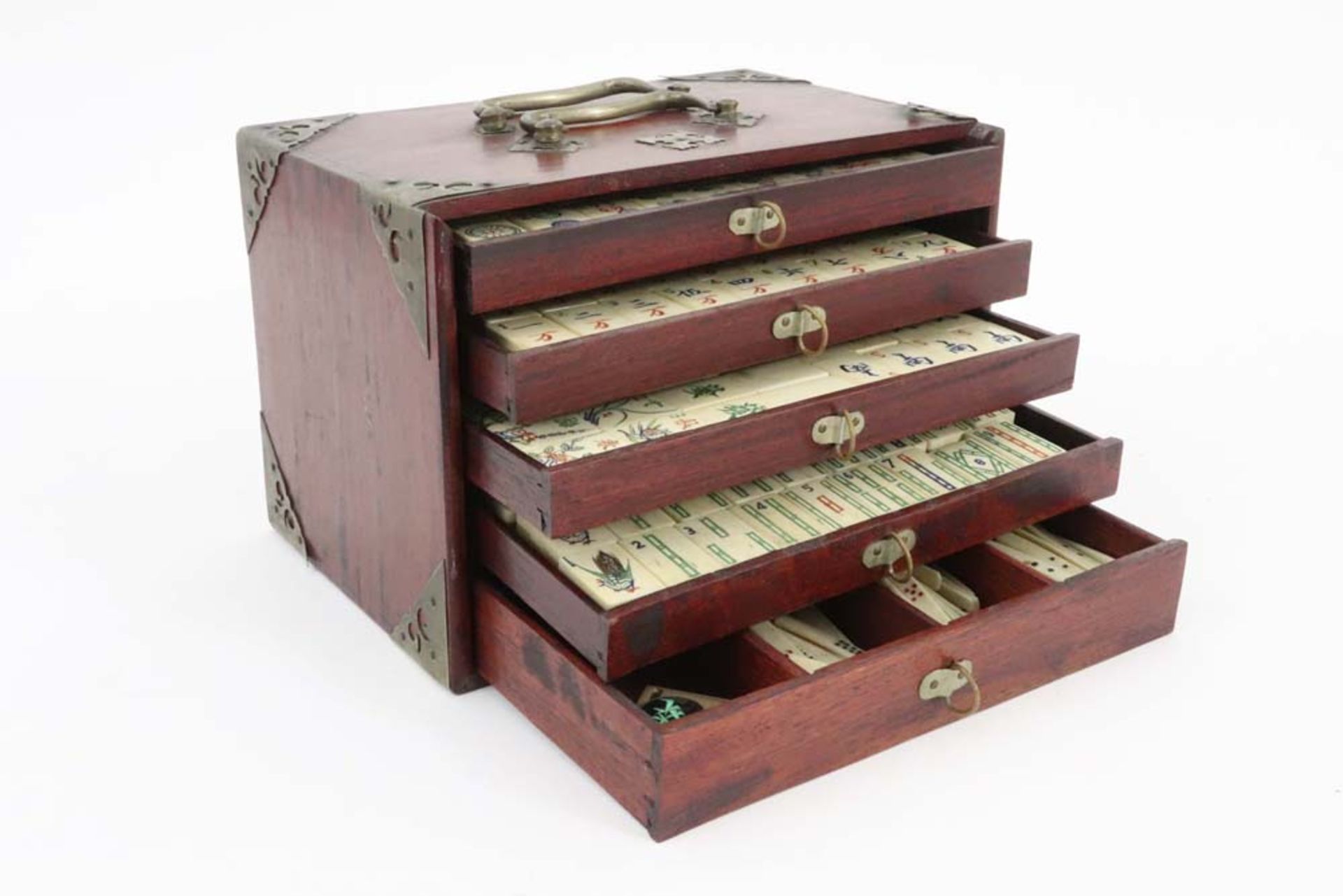 'antique' Chinese mahjong game with pieces partially in ivory in its box with drawers and with brass - Bild 2 aus 7