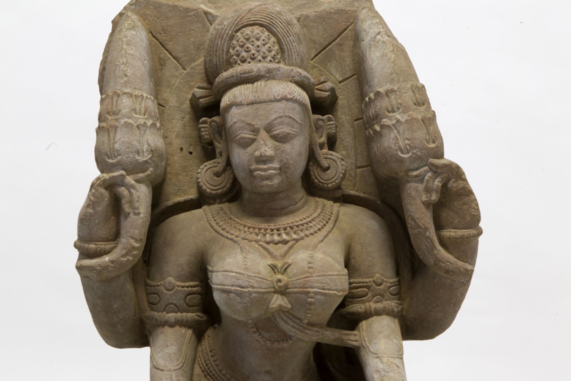 quite exceptional 10th Cent. Indian late Gupta period "Annapurna"sculpture in red sandstone || INDIA - Image 5 of 6