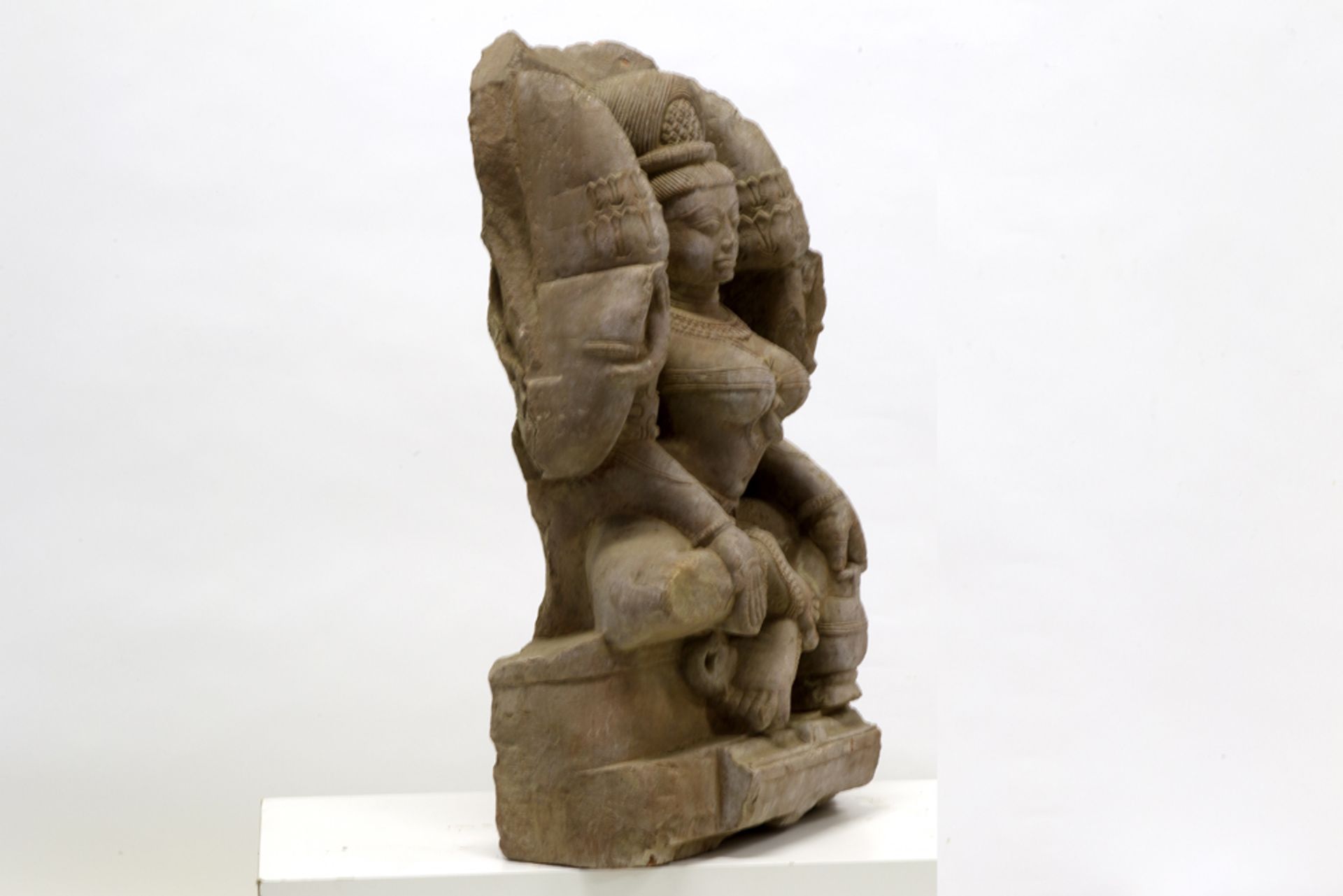 quite exceptional 10th Cent. Indian late Gupta period "Annapurna"sculpture in red sandstone || INDIA - Image 2 of 6