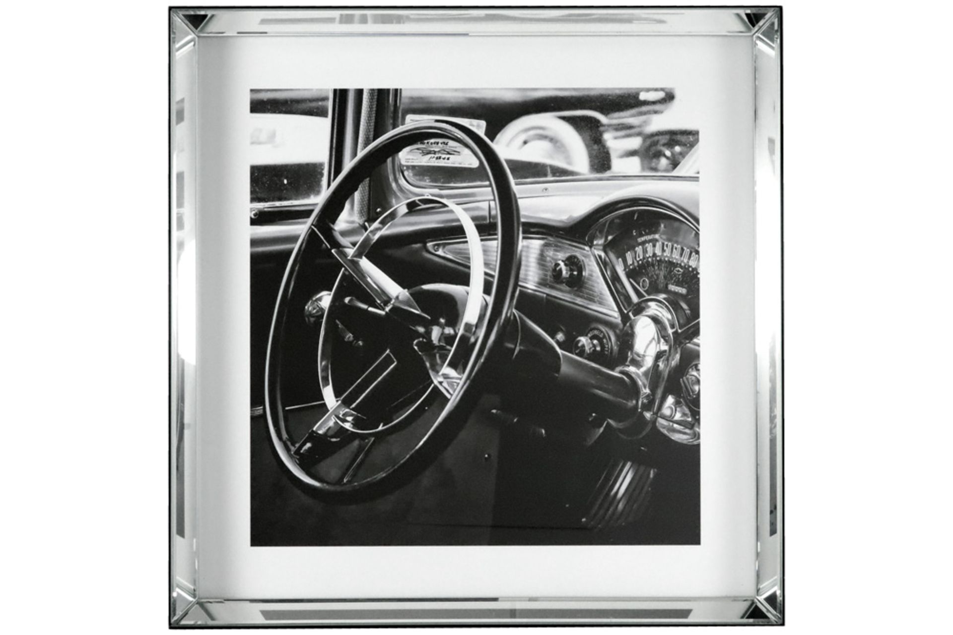 three vintage black and white photos in mirror glass frames || Lot van drie vintage foto's in - Image 4 of 4