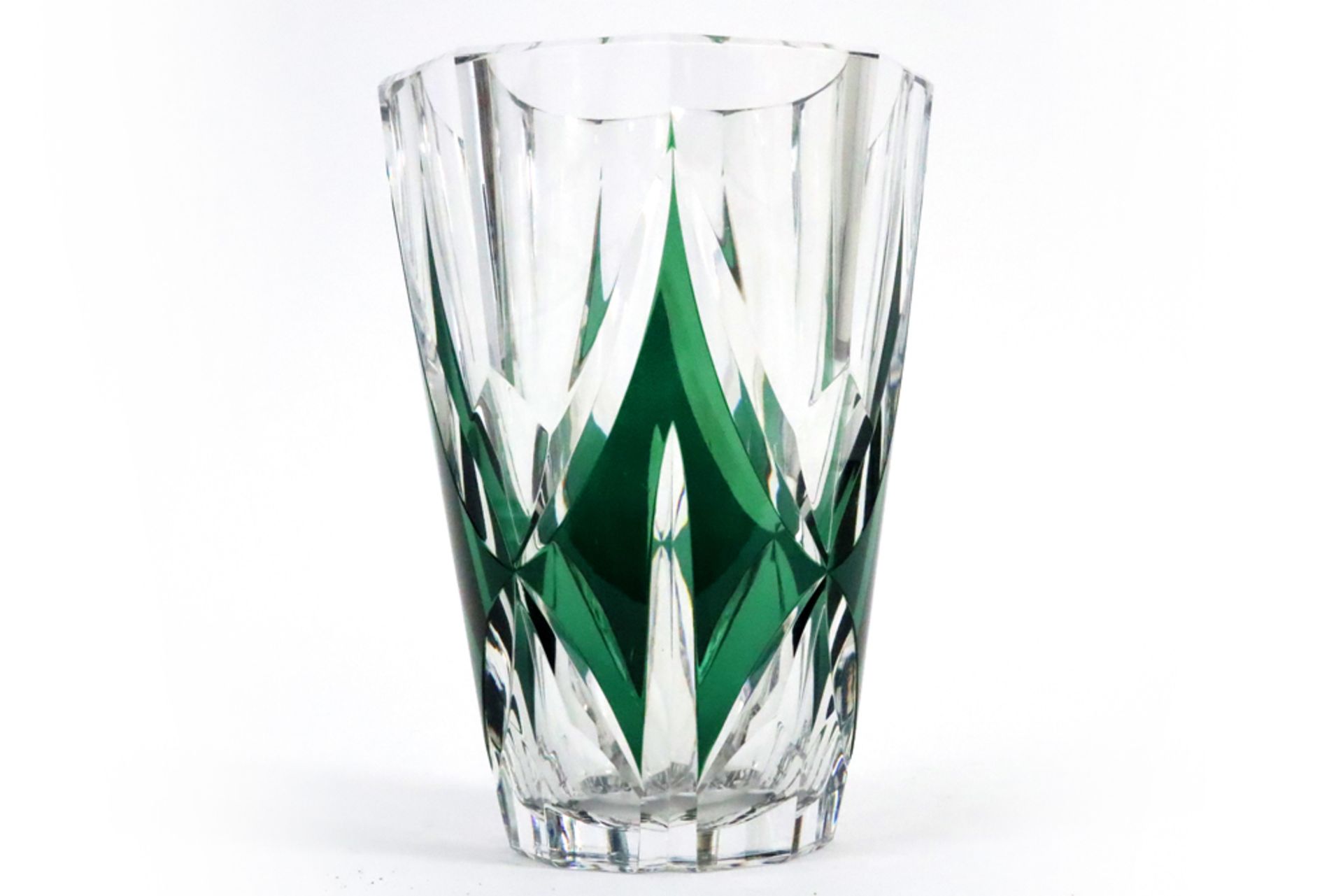 Belgian vase in crystal signed VSL || Vaas in deels groen kristal getekend Val-St-Lambert - hoogte :