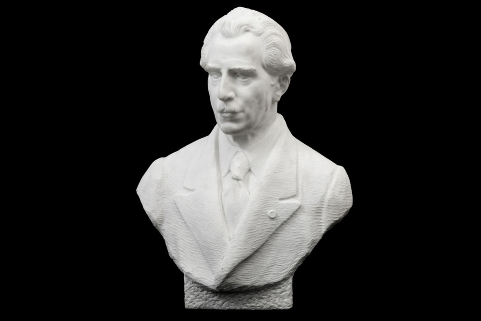 20th Cent. Belgian marble "man's bust" sculpture - signed Oscar Sinia || SINIA OSCAR (1877 - 1956)