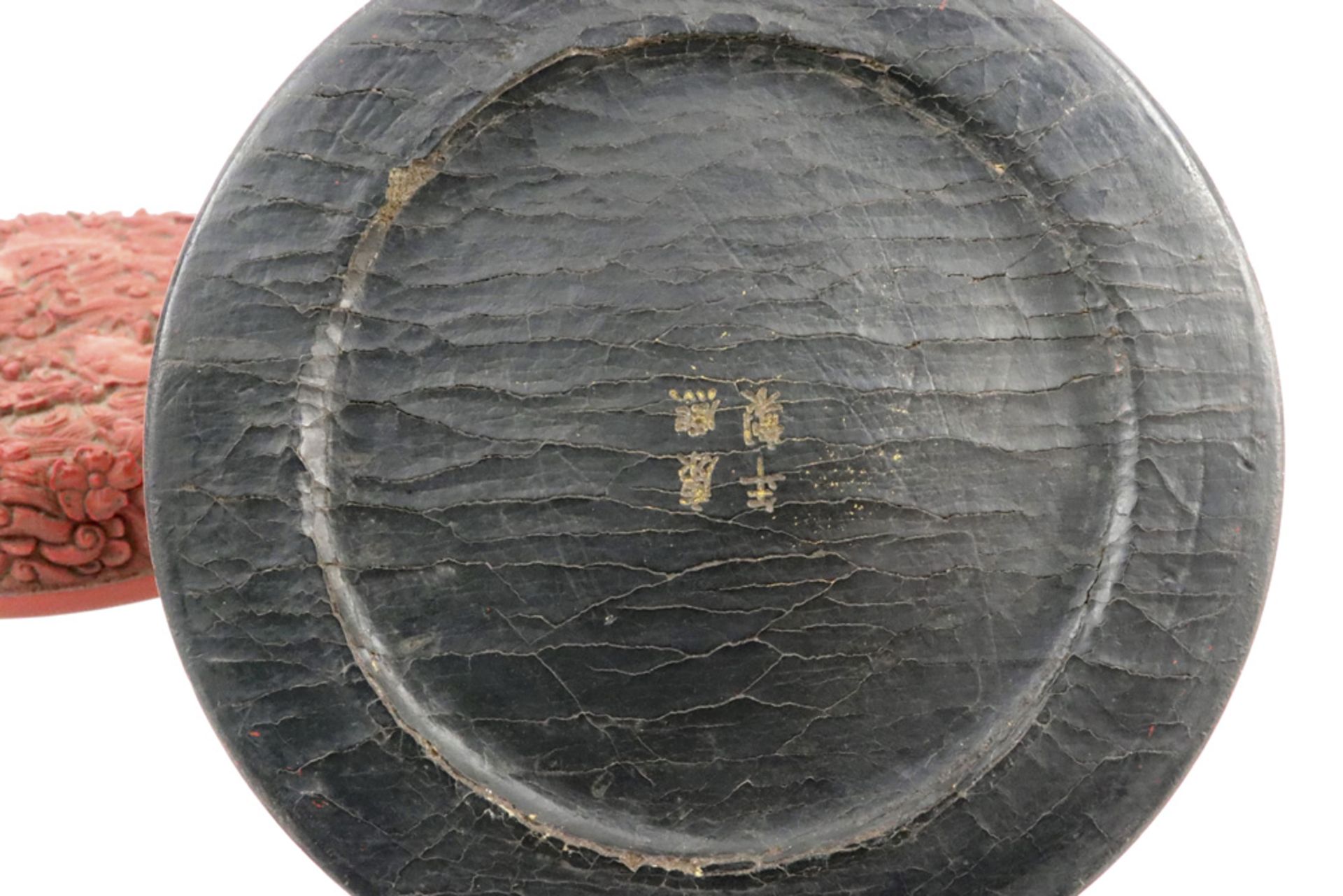 underneath marked Chinese Republic period round red lacquerware box || Onderaan gemerkt Chinese ( - Bild 4 aus 4