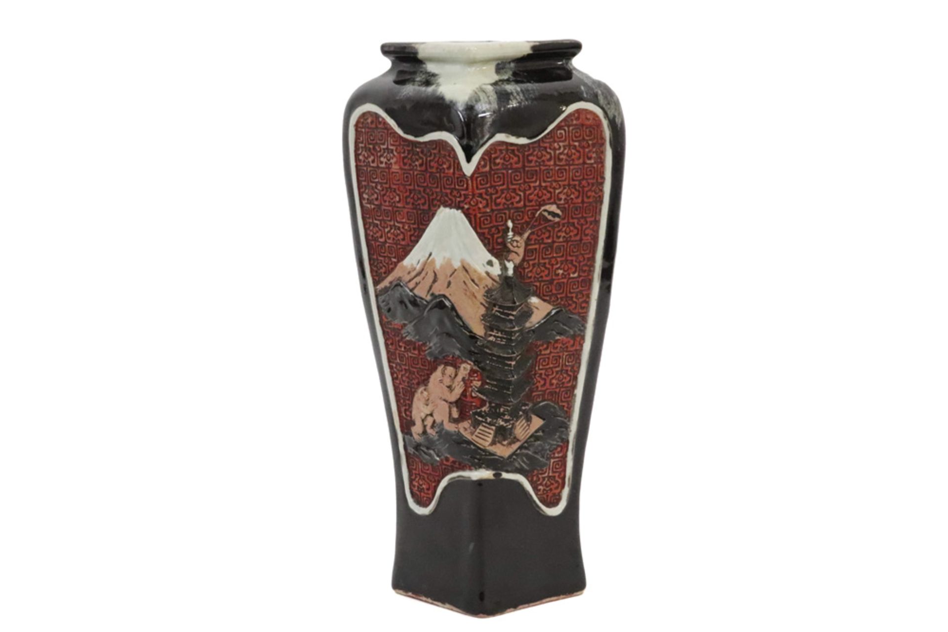 antique Japanese Sumida Gawa ceramic vase with a landscape decor with the Fuji volcano and - Bild 2 aus 6