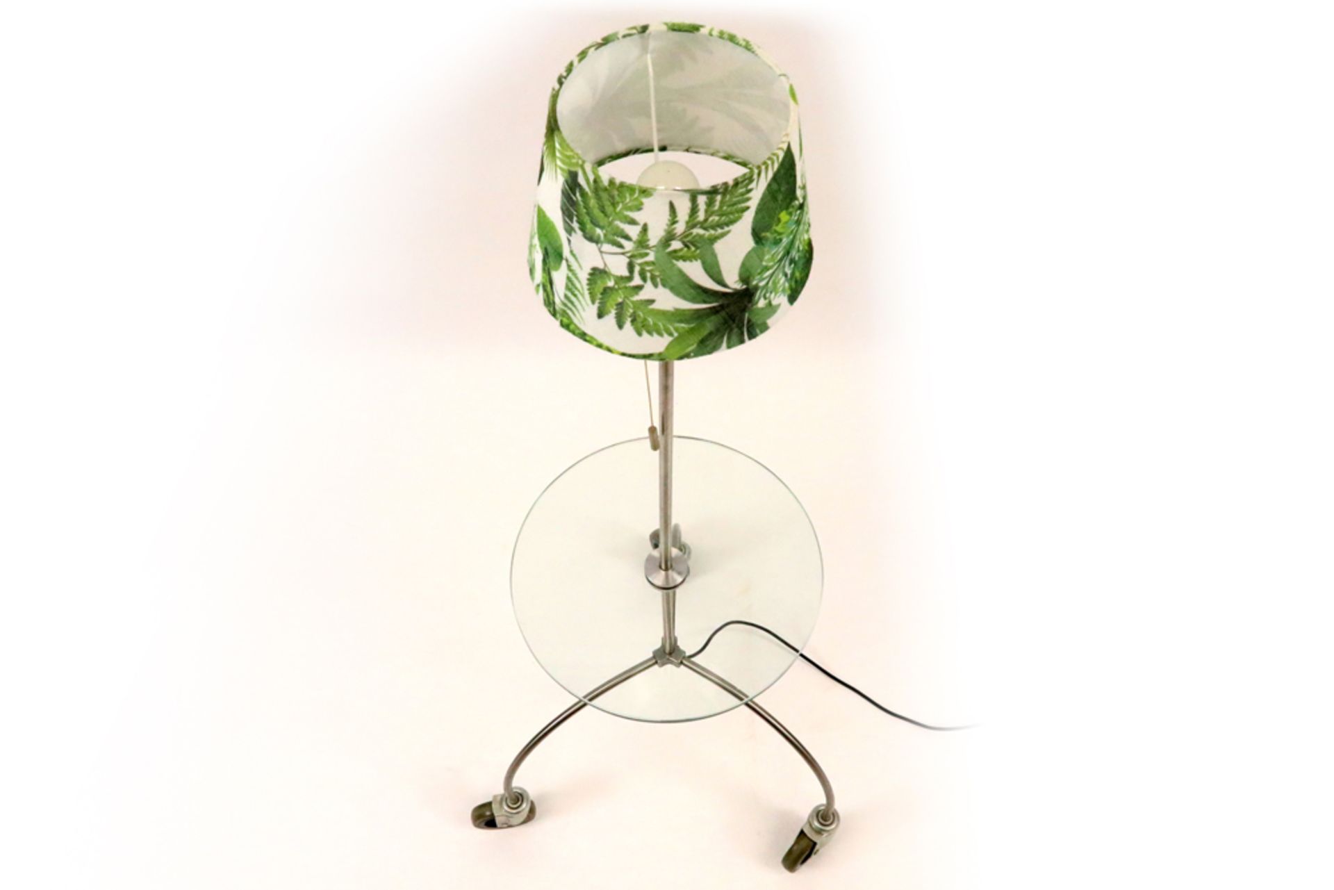 a Jan des Bouvrie design occasional table (with lamp)on wheels in glass and metal || JAN DES BOUVRIE - Bild 2 aus 2