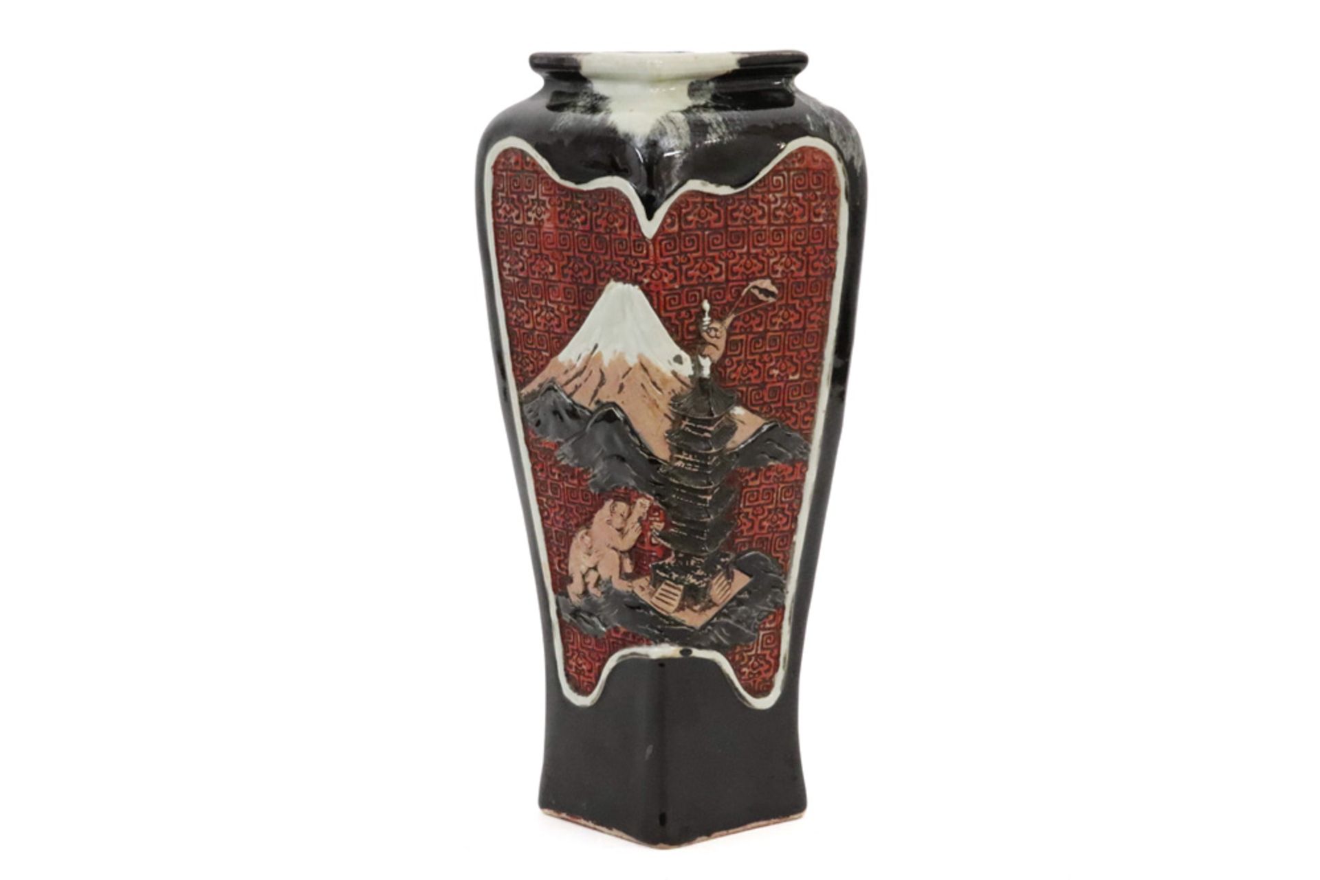 antique Japanese Sumida Gawa ceramic vase with a landscape decor with the Fuji volcano and - Bild 3 aus 6