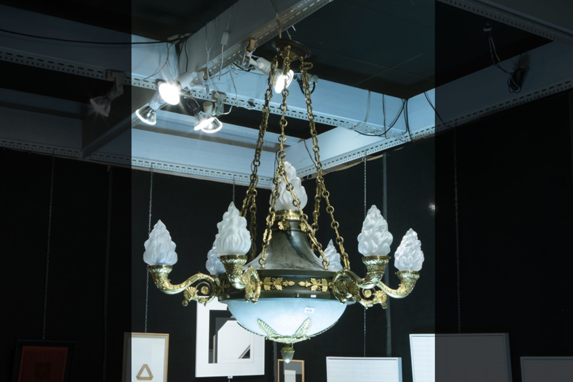 quite large 'antique' Empire style chandelier in partially gilded bronze with a quite big - Bild 2 aus 2