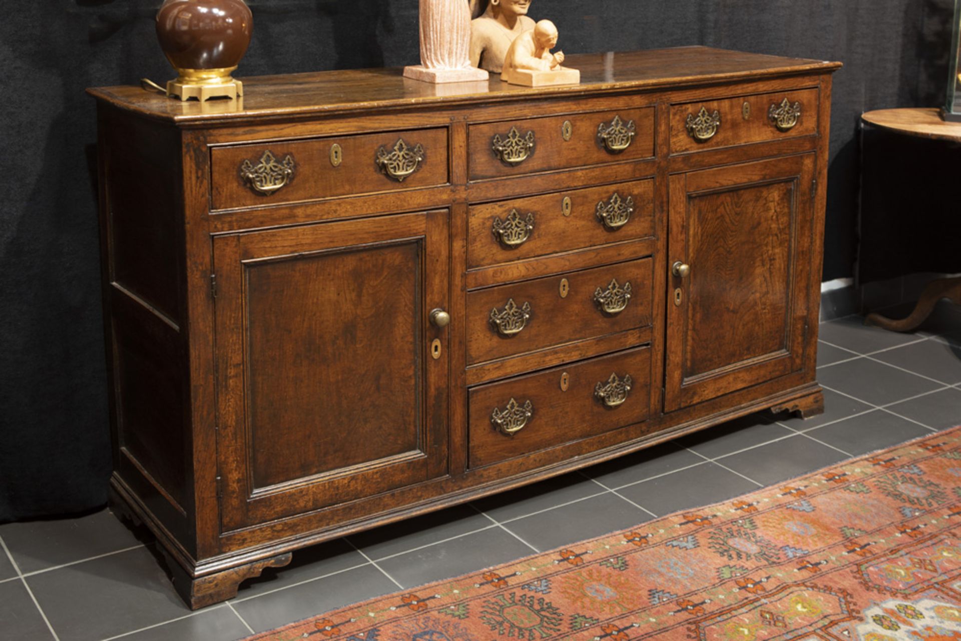 18th Cent. English Georgian dresser in oak || Achttiende eeuwse Engelse Georgian dresser in eik - Bild 2 aus 2