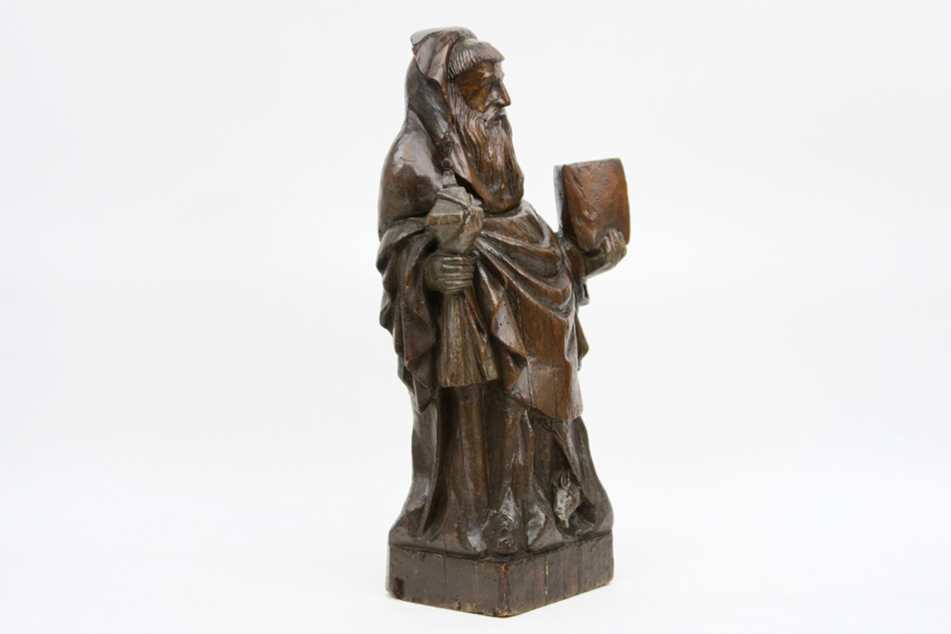 17th/18th Cent. "Saint" sculpture in wood || Antieke houtsculptuur : "Heilige met boek en ciborie" - - Image 2 of 5