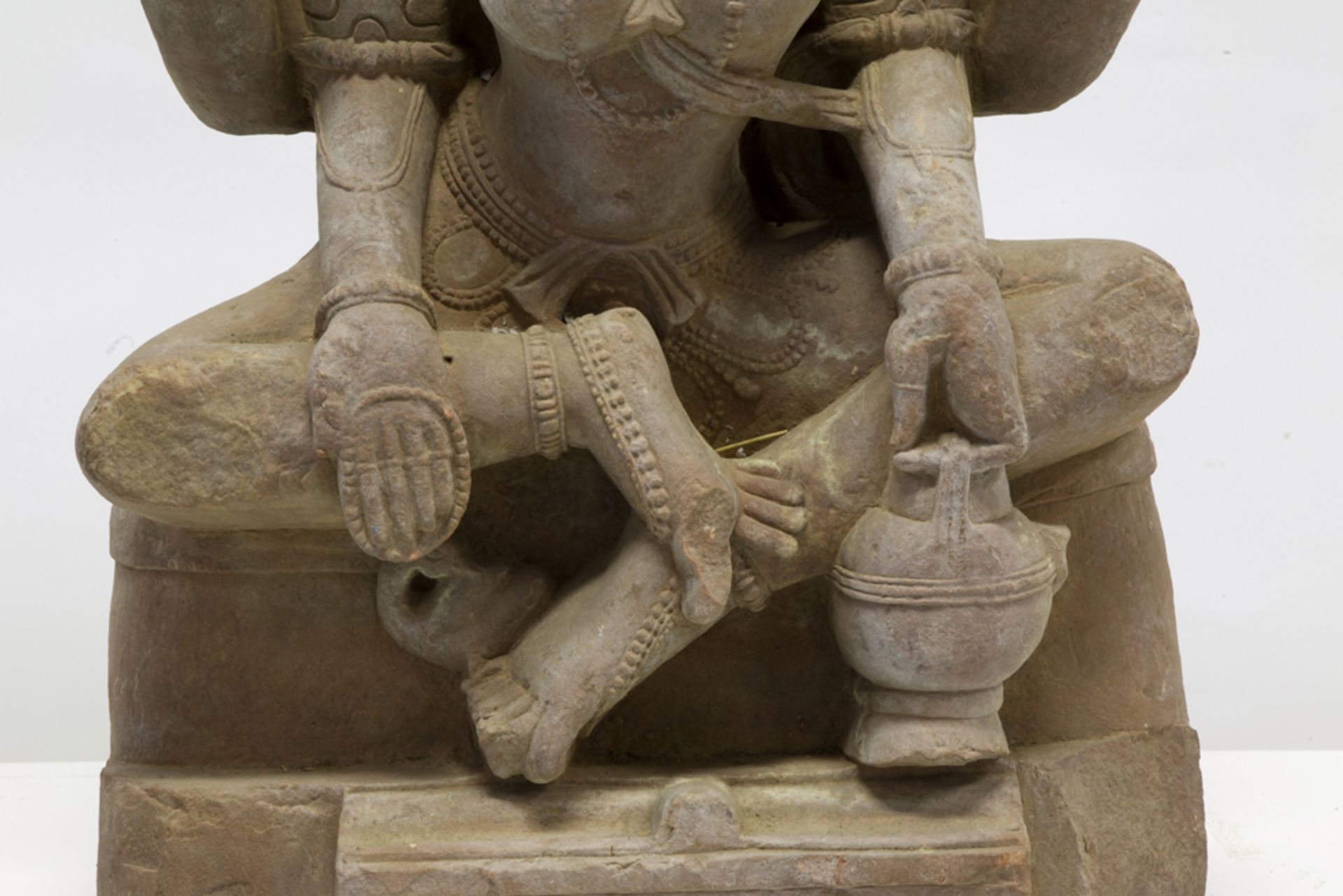 quite exceptional 10th Cent. Indian late Gupta period "Annapurna"sculpture in red sandstone || INDIA - Image 6 of 6