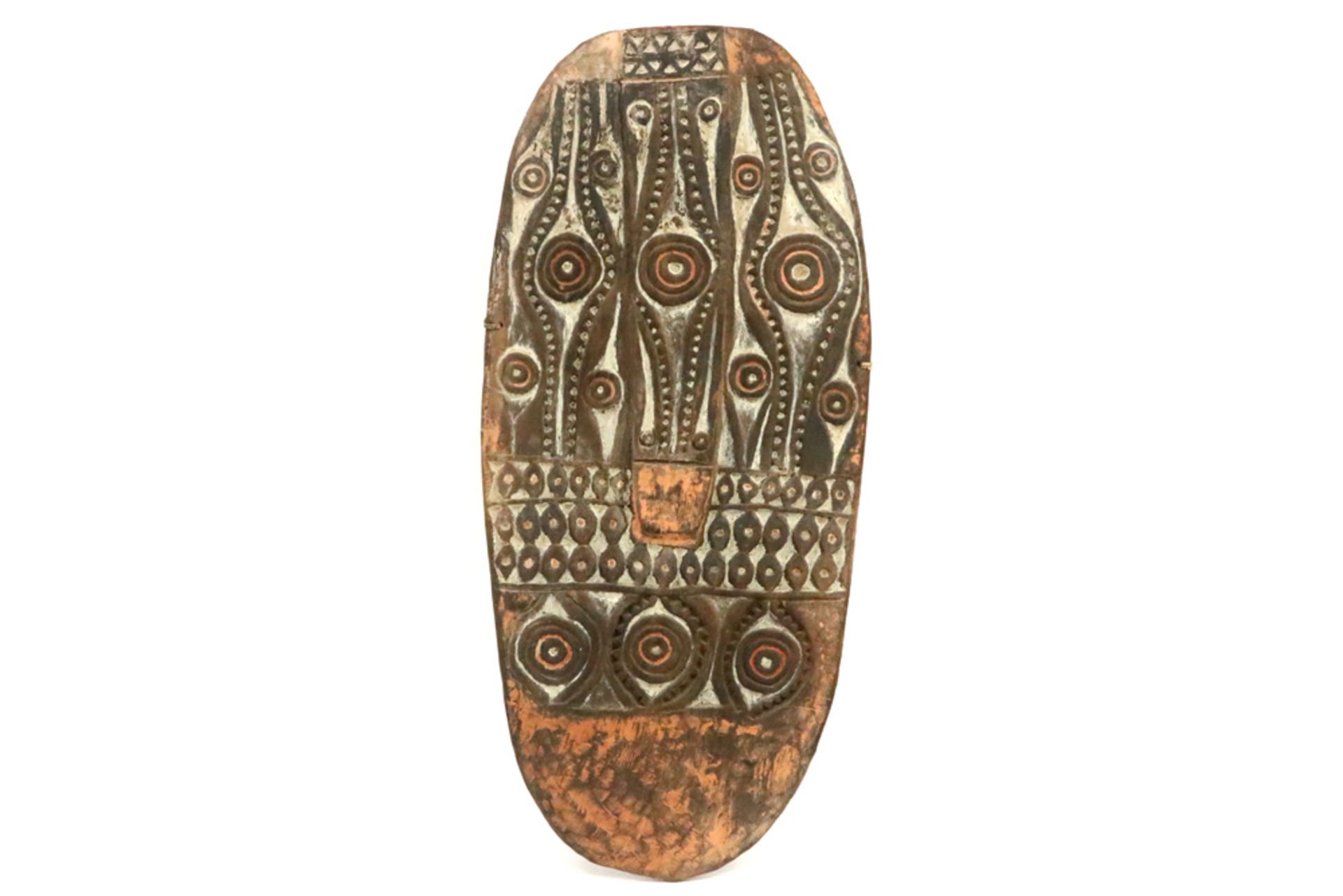 Papua New Guinean Middle Ramu River warrior's shield in wood with pigments || PAPOEASIE NIEUW -