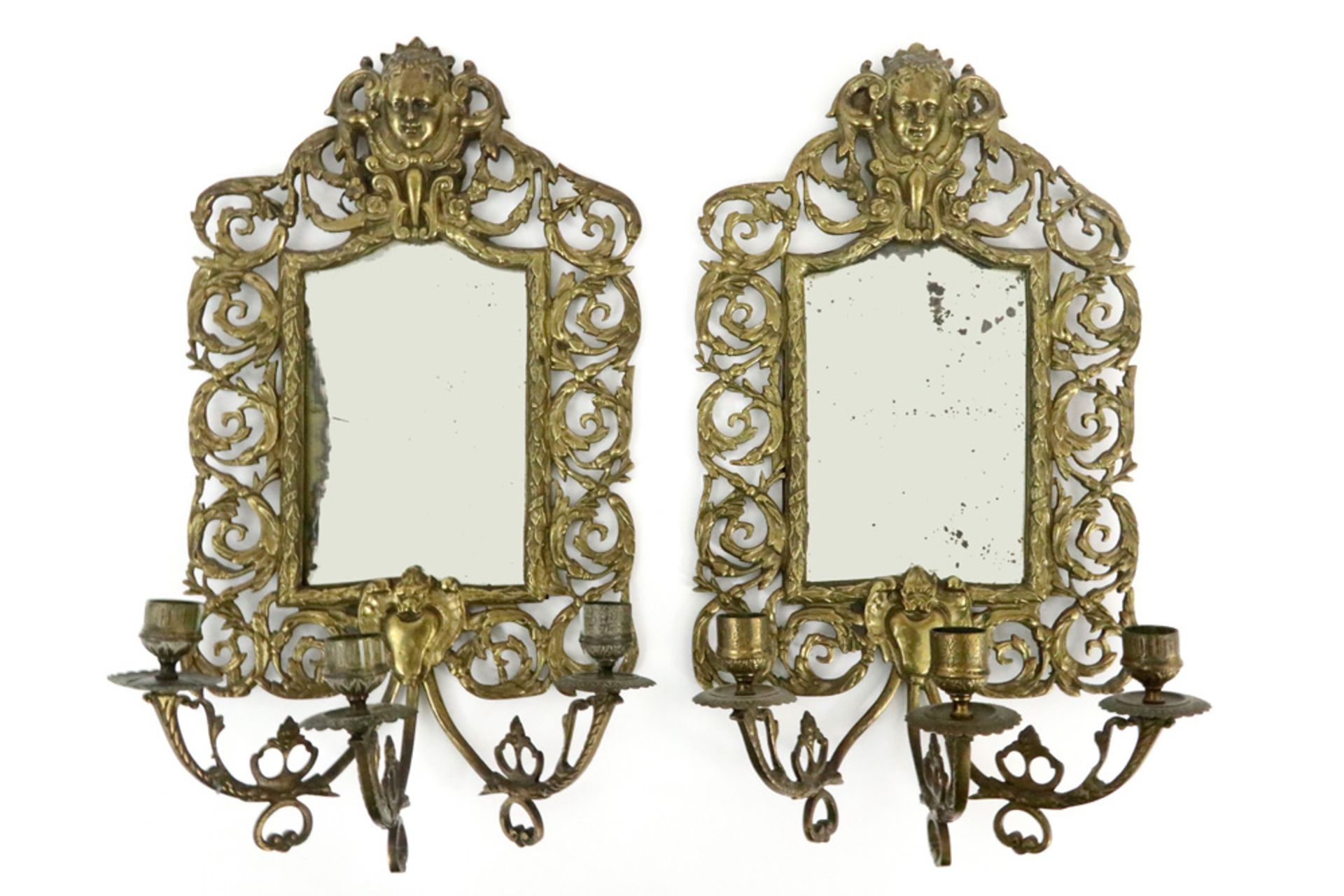 pair of antique Flemish renaissance style wall lights with mirror || Paar antieke wandkandelaars