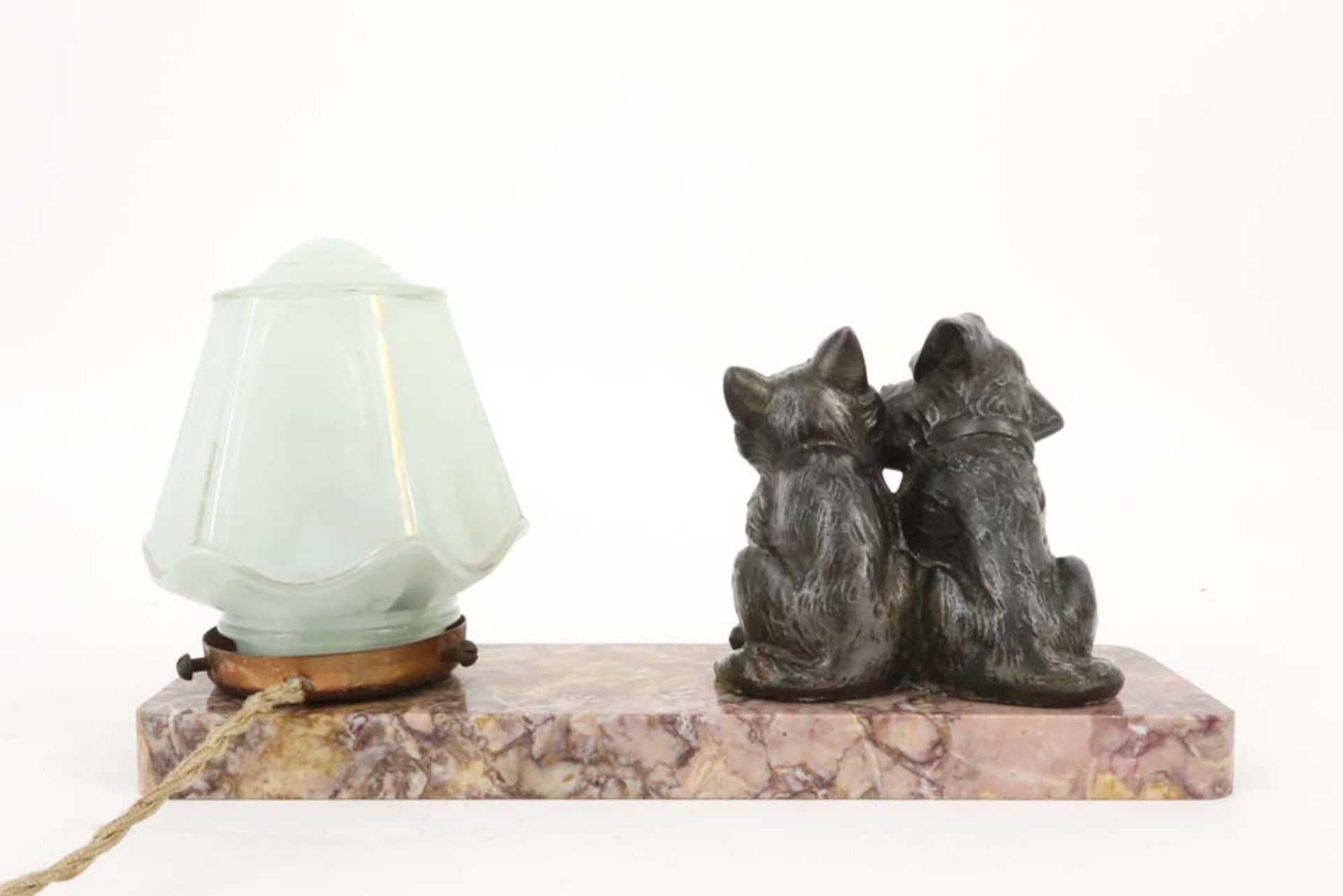 forties' lamp with a sculpture of a cat and dog near a lantern on a marble base || Forties' lamp met - Image 4 of 4