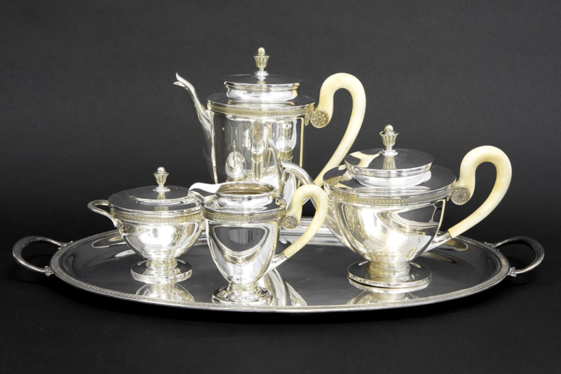 four-piece coffee and teaset on it's tray marked Wiskeman || WISKEMAN vierdelig koffie- en - Bild 3 aus 4