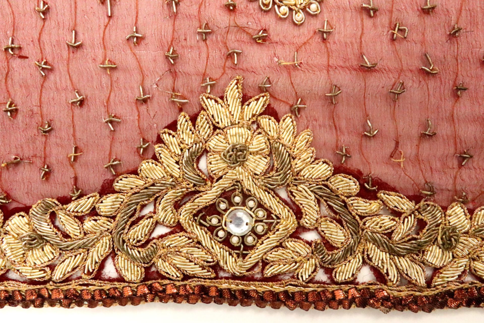antique Indian silk wedding shawl with silver threat || Antieke Indische bruidssjaal in zijde met - Bild 3 aus 4