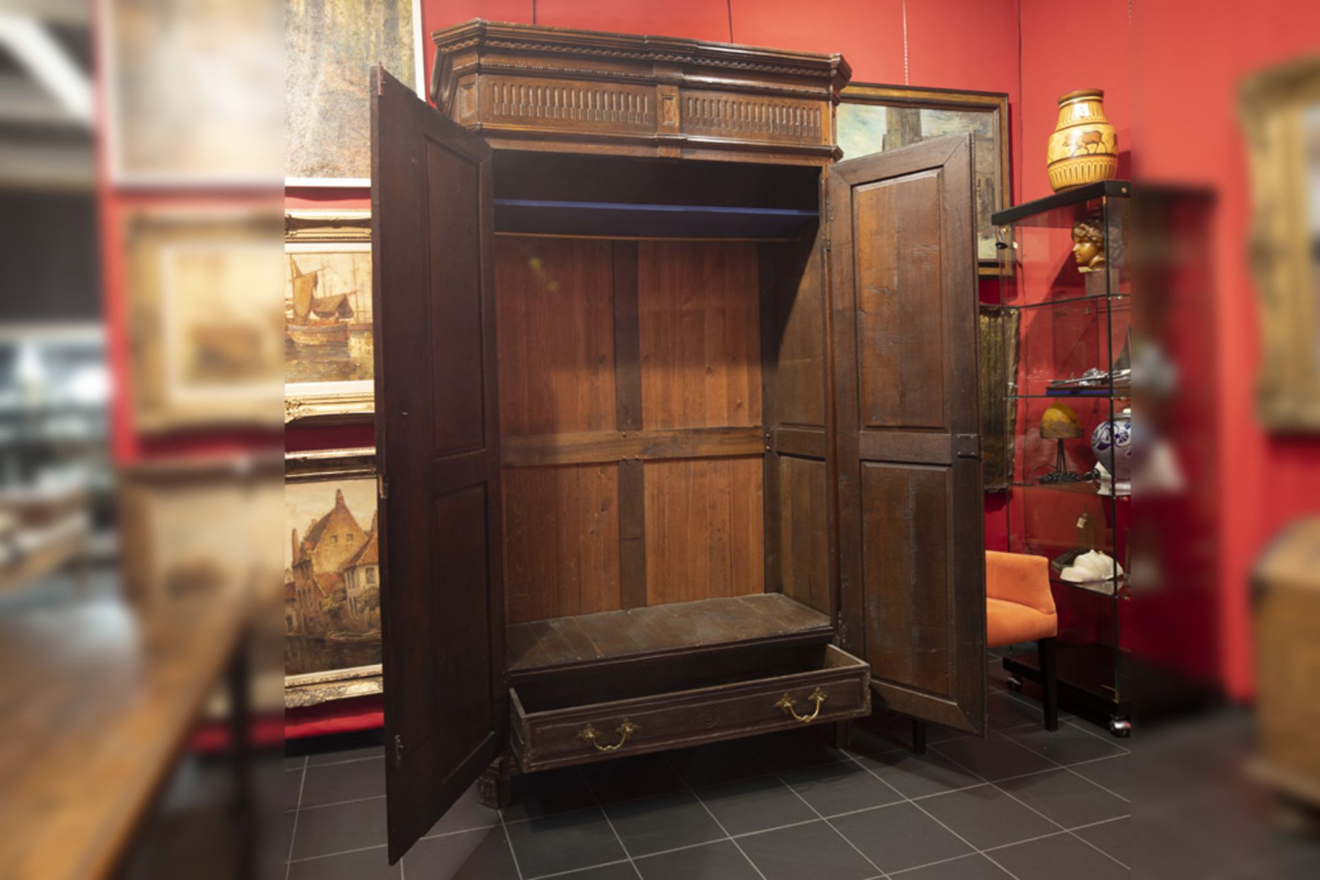 18th Cent. Flemish Louis XVI style wardrobe in oak || Achttiende eeuwse Vlaamse Lodewijk XVI- - Image 2 of 2