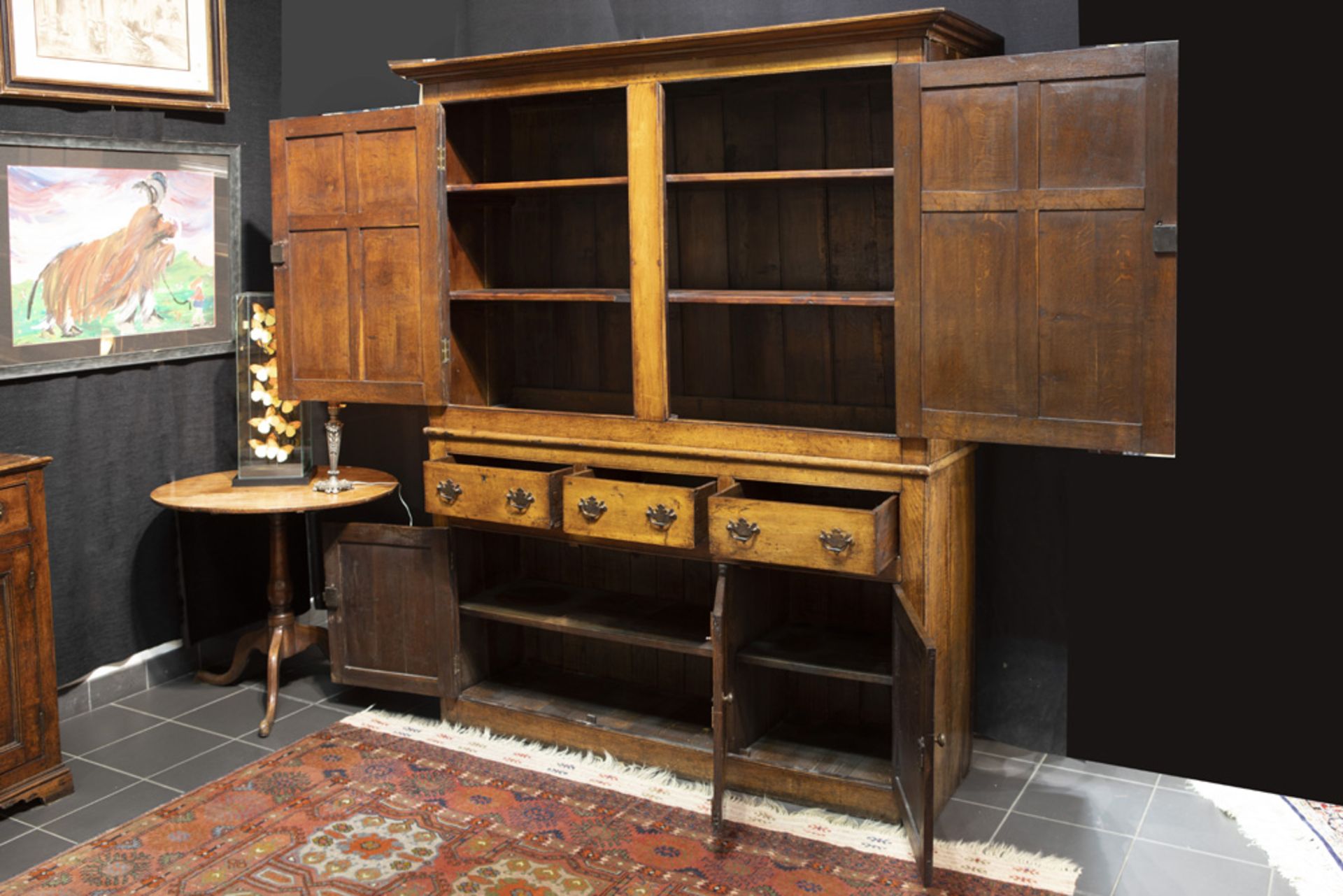 18th Cent. English oak cupboard with nice patina || Achttiende eeuwse Engels-regionale zgn - Bild 2 aus 2