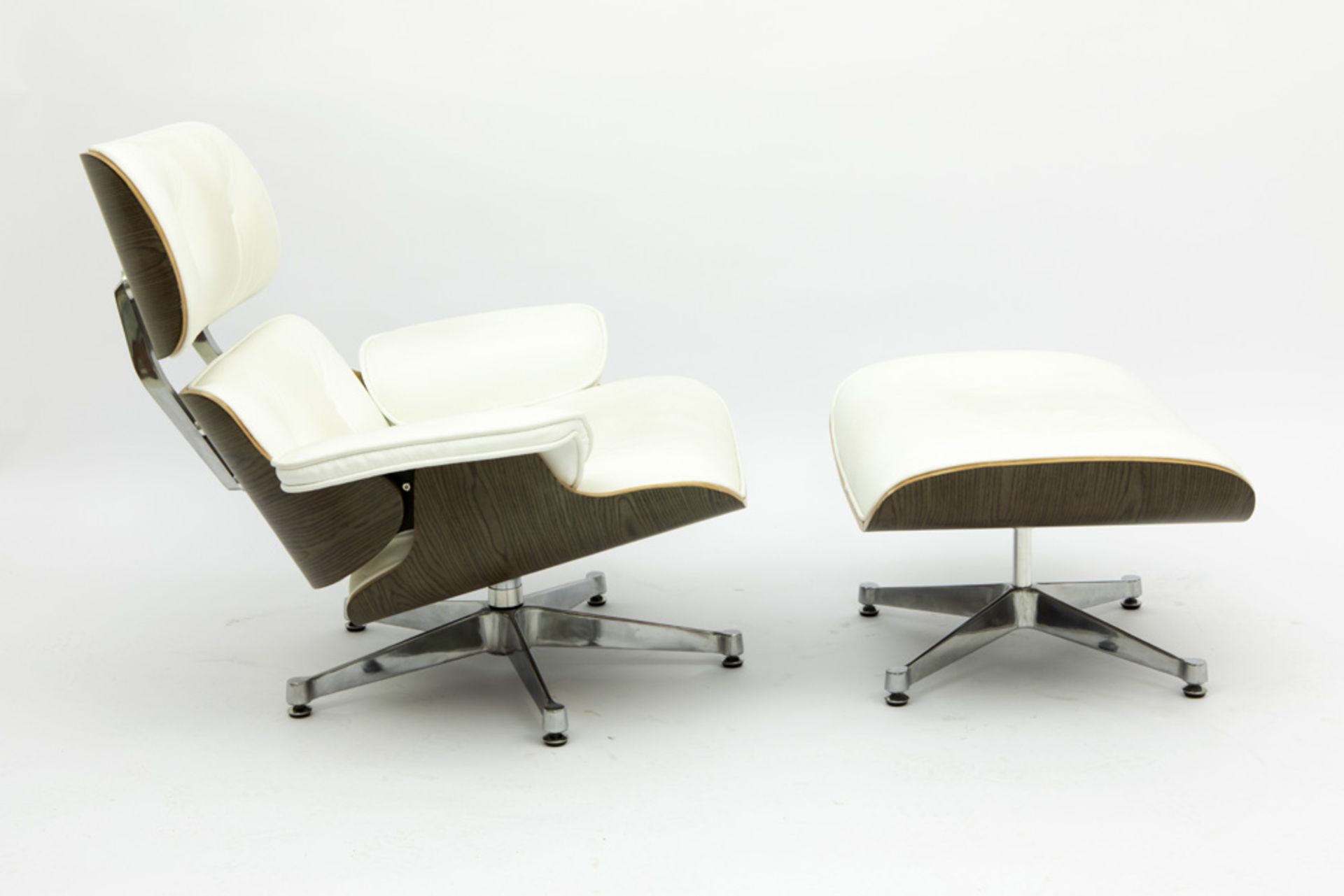set of lounge chair and ottoman after the famous design by Charles & Ray Eames in white leather, - Image 2 of 3