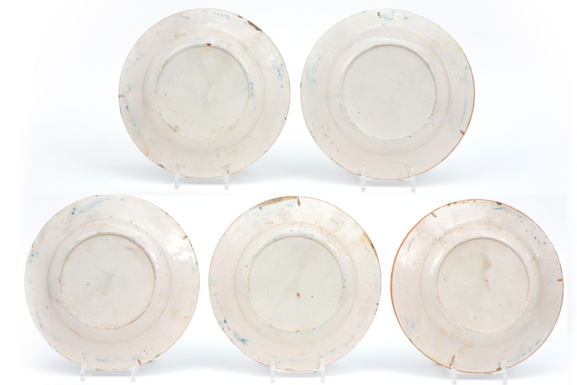 set of five 18th Cent. plates in ceramic from Delft with a blue-white garden decor || Serie van vijf - Bild 2 aus 2