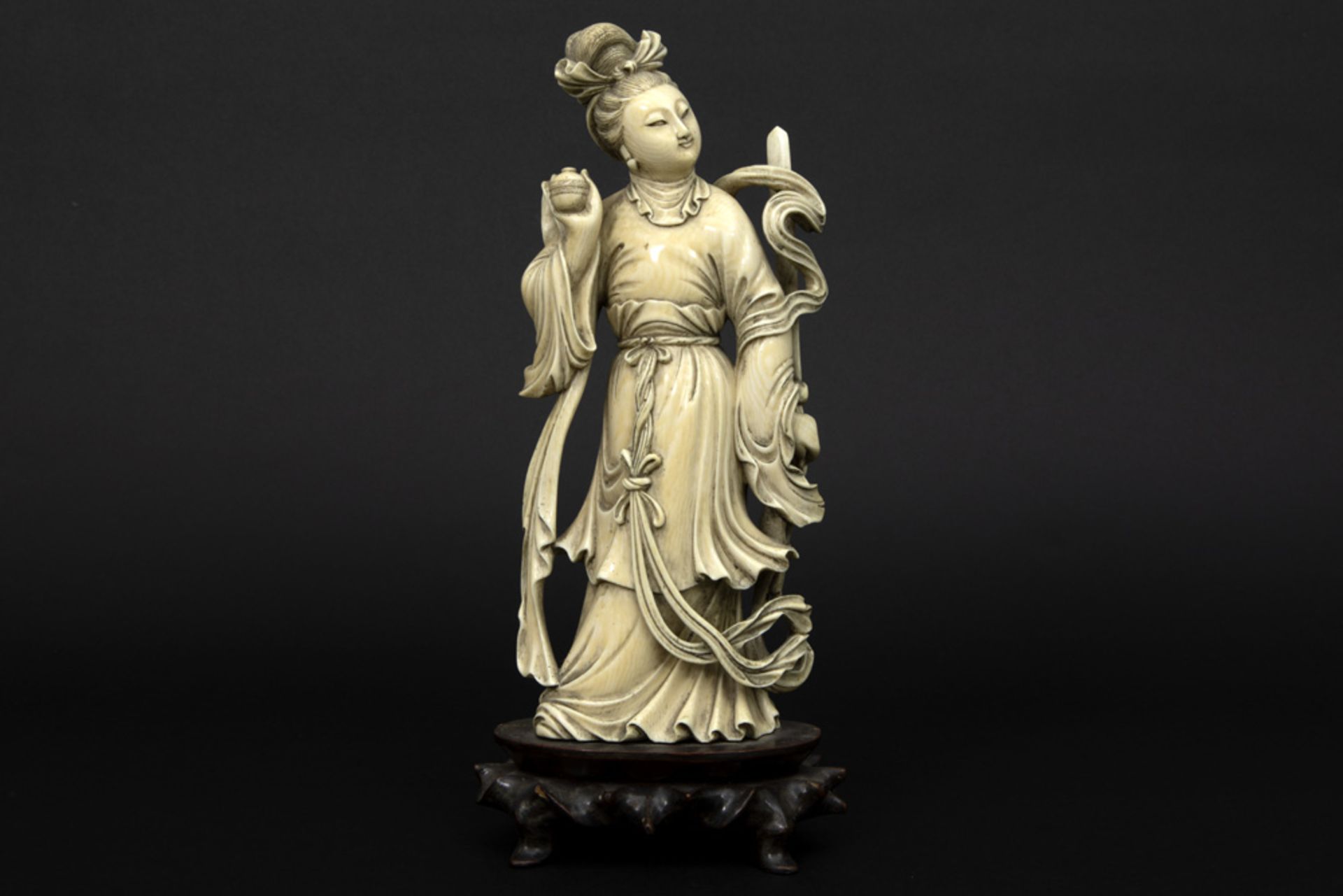 old Chinese ivory sculpture to be dated around 1920/30 || Oude Chinese ivoren sculptuur : "Wijze met