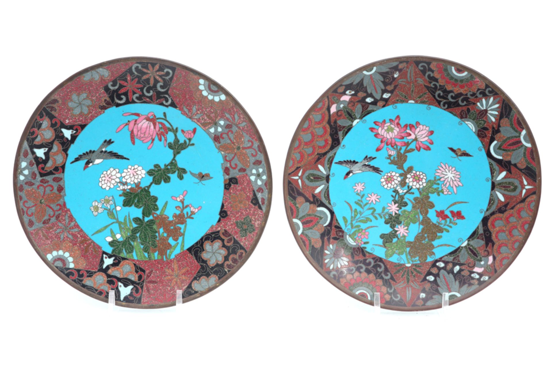 pair of 19th Cent. Japanese Meiji period cloisonné plates || Paar negentiende eeuwse Japanse Meiji-