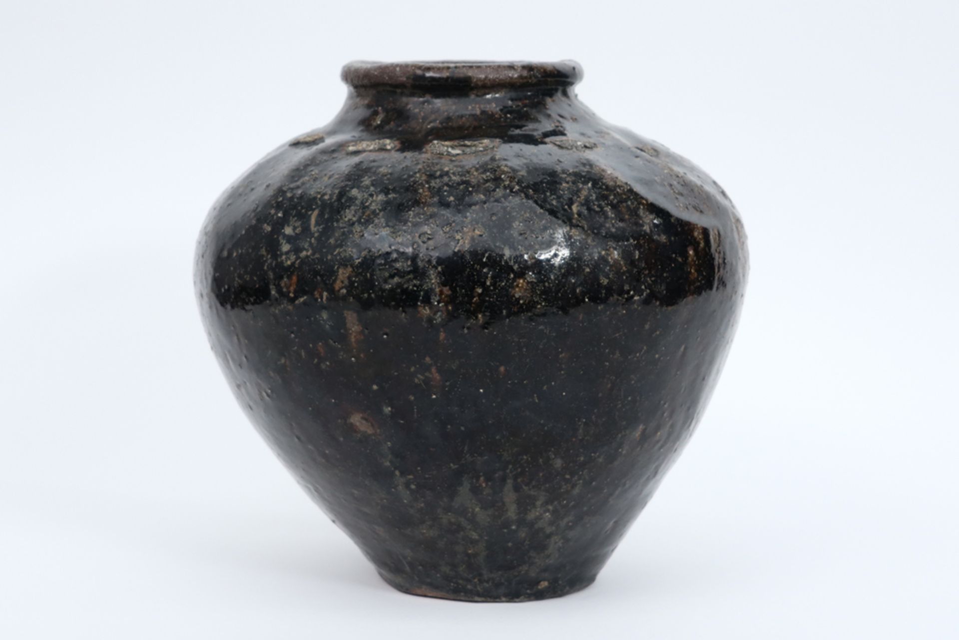 antique oriental urn in glazed earthenware || Antieke Oosterse urne in aardewerk met bruine - Bild 4 aus 4