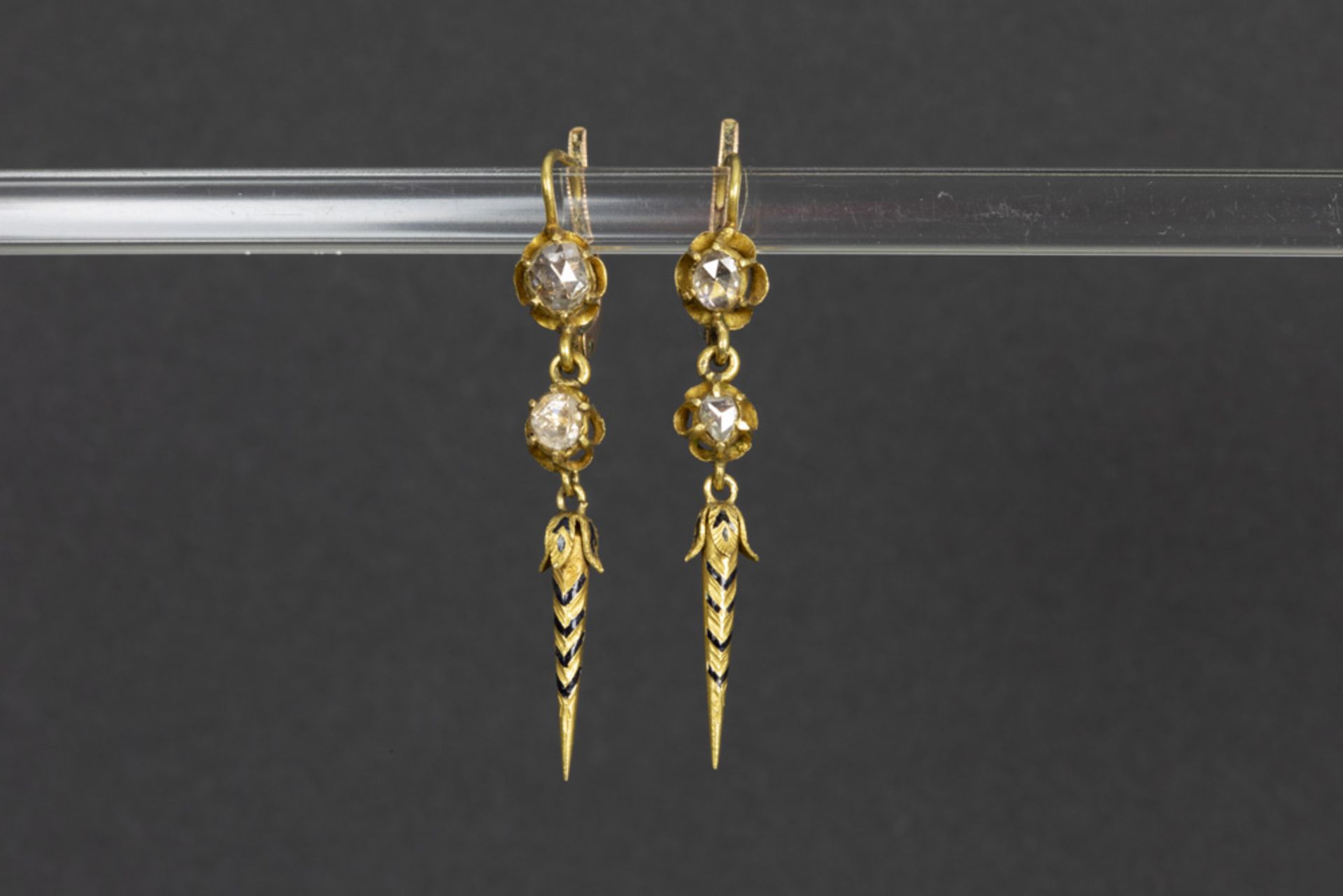 19th Cent. French marked Napoleon III jewelry set in yellow gold (18 carat) with big and smaller - Image 2 of 3