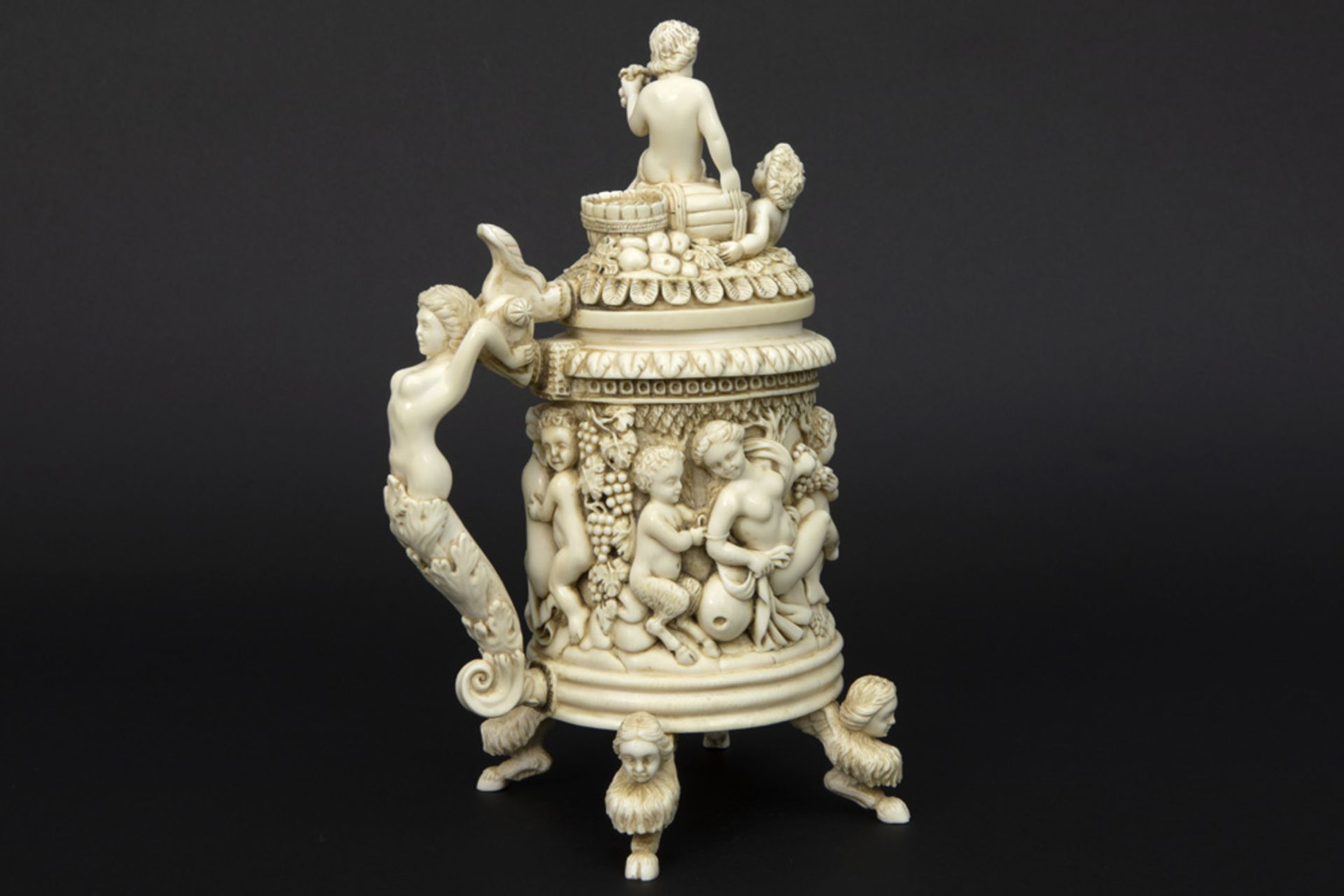 superb 19th Cent. European ivory mug with finely sculpted cupids, two godesses and a ram || - Bild 4 aus 5