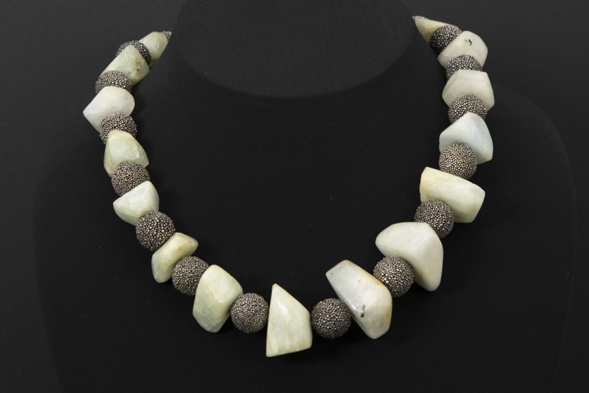 necklace with beads in silver and light green quartz || Collier met bolle zilveren kralen en met