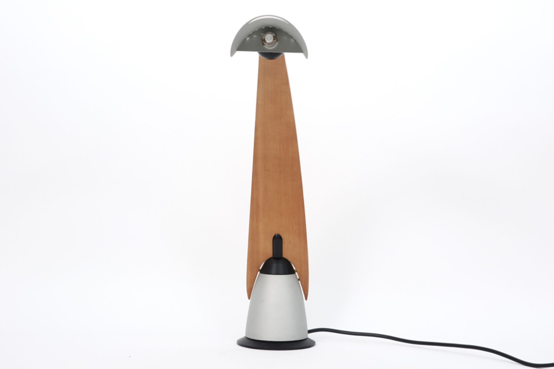 nineties design desk lamp in wood and metal || Design bureaulamp in hout en metaal - hoogte : 48,5 - Bild 3 aus 3