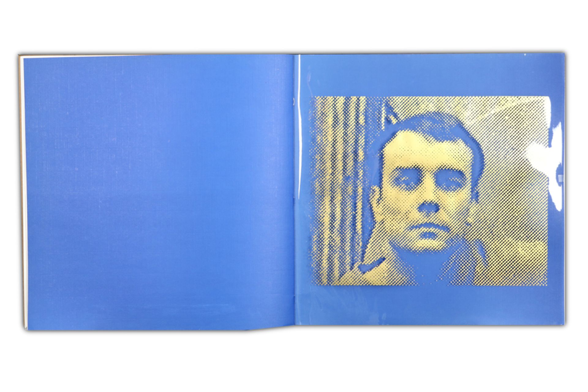 portfolio about the "Nouveaux Réalistes" with a selfportrait in gold on foil of Yves Klein || - Bild 4 aus 4