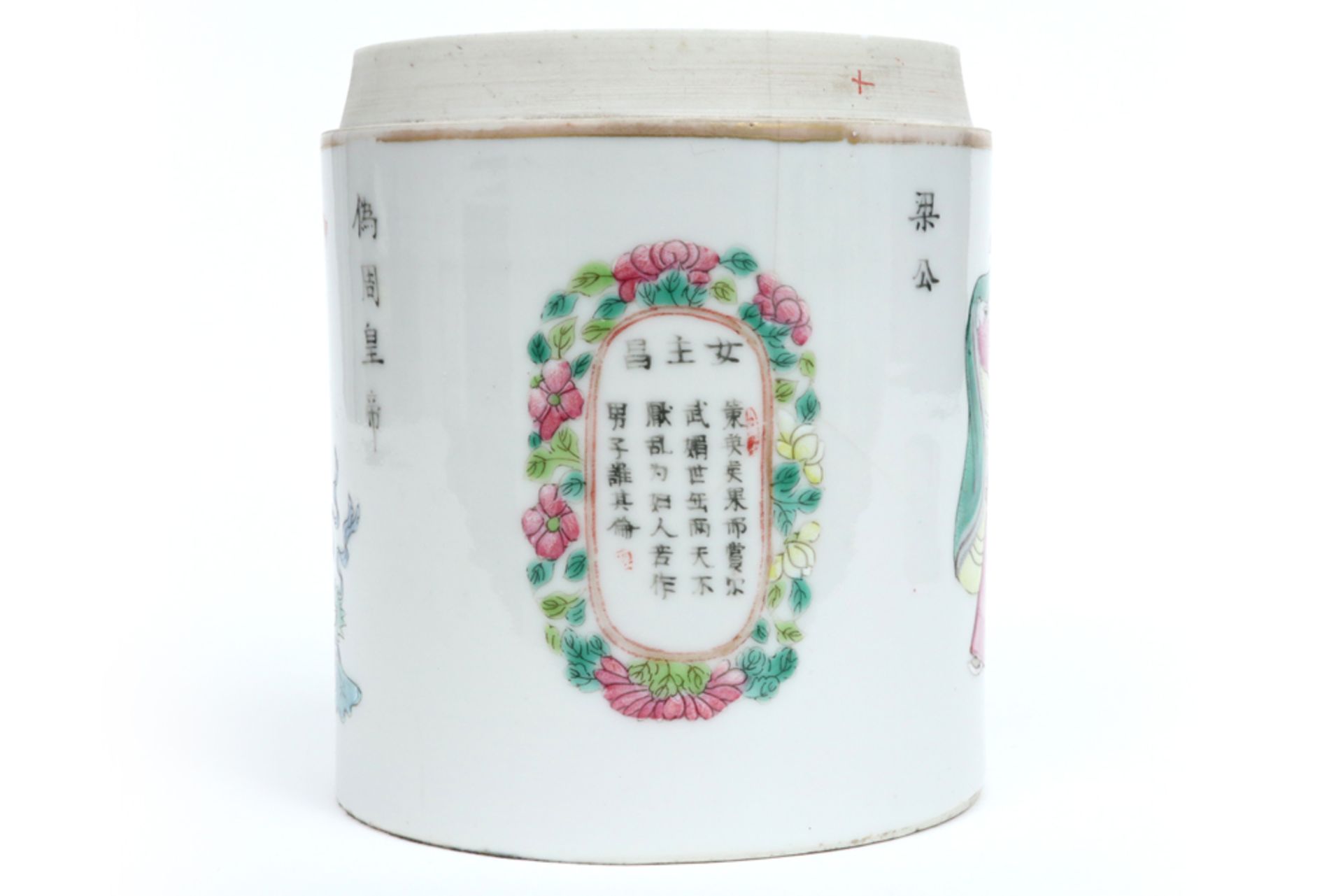 antique Chinese lidded box in porcelain with polychrome decor with figures and scriptures || Antieke - Bild 5 aus 5