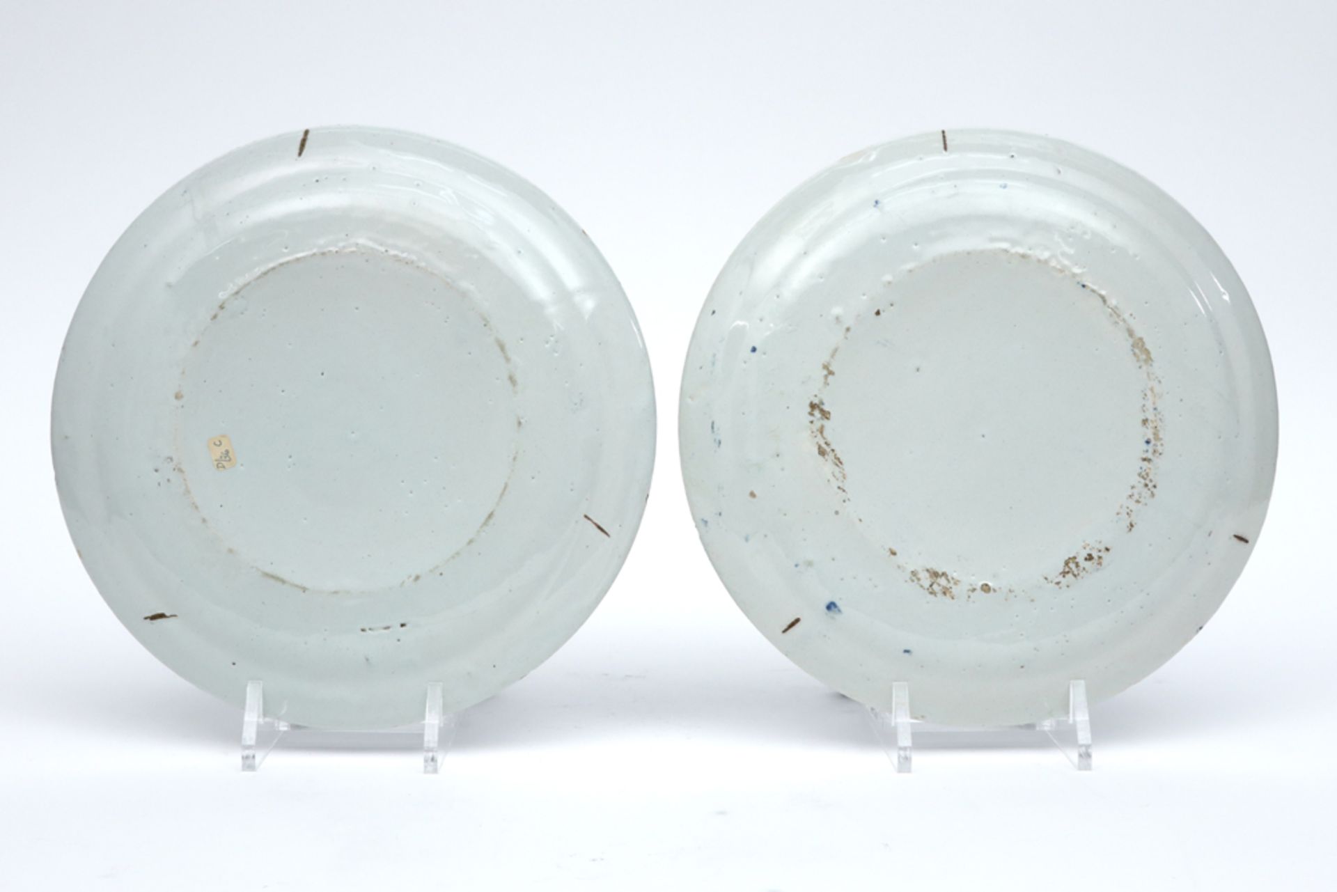 pair of 18th Cent. pancake plates in ceramic from Delft with a blue-white decor || Paar achttiende - Bild 2 aus 2