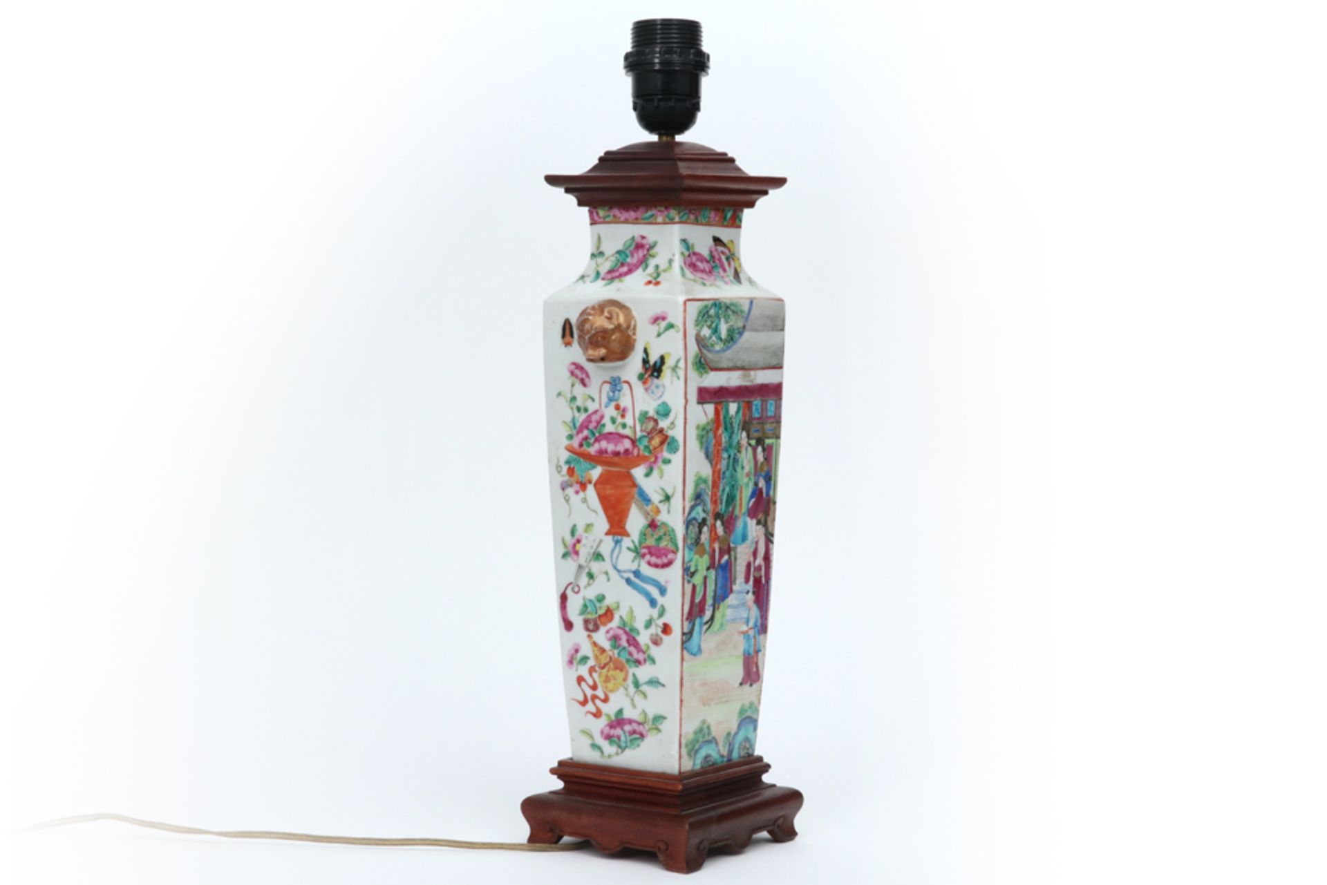 19th Cent. Chinese vase in porcelain with a Cantonese decor - made into a lamp || Negentiende eeuwse - Bild 4 aus 5