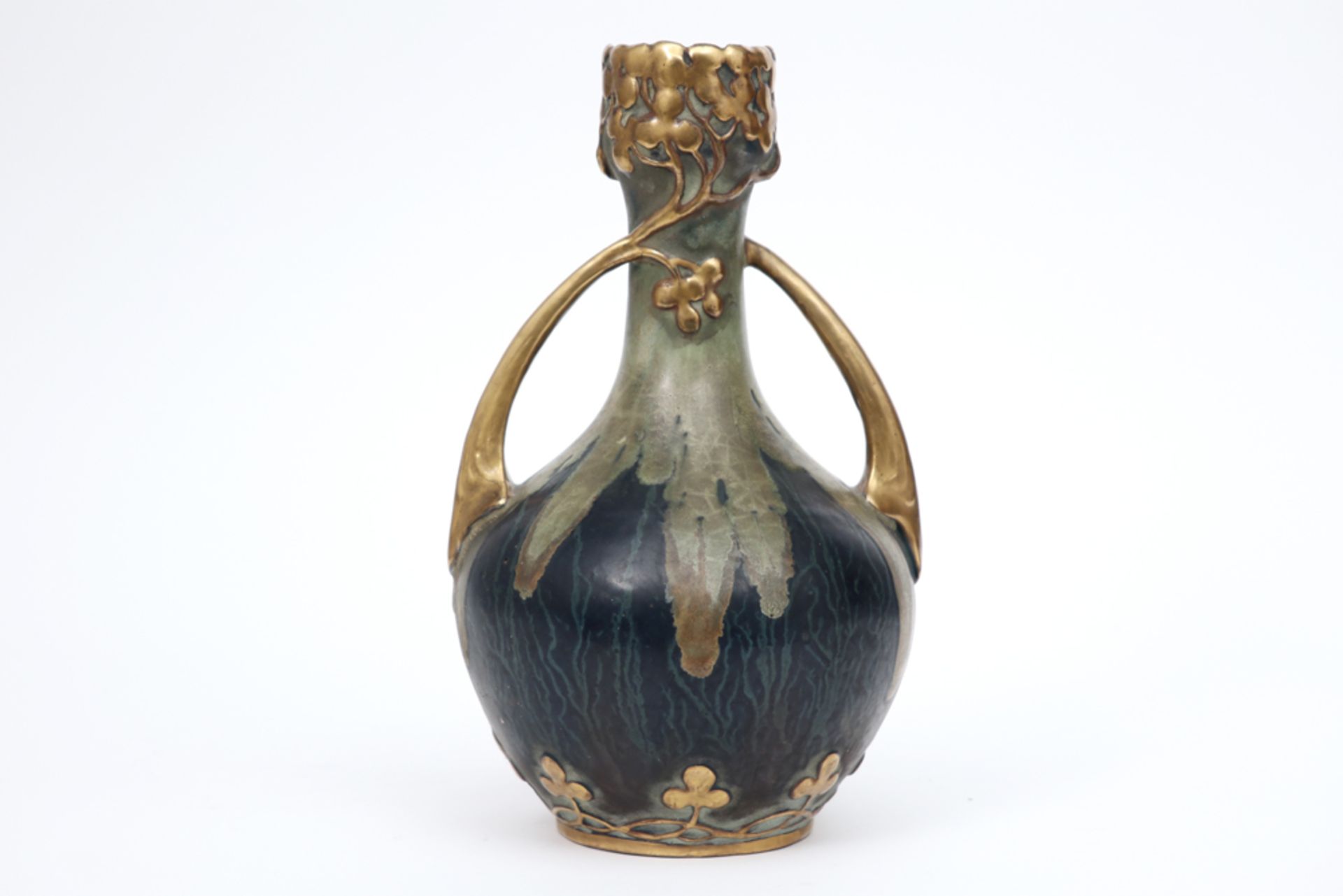 Art Nouveau vase in earthenware with typical, gilded ornamentation || Mooie Art Nouveau-vaas met