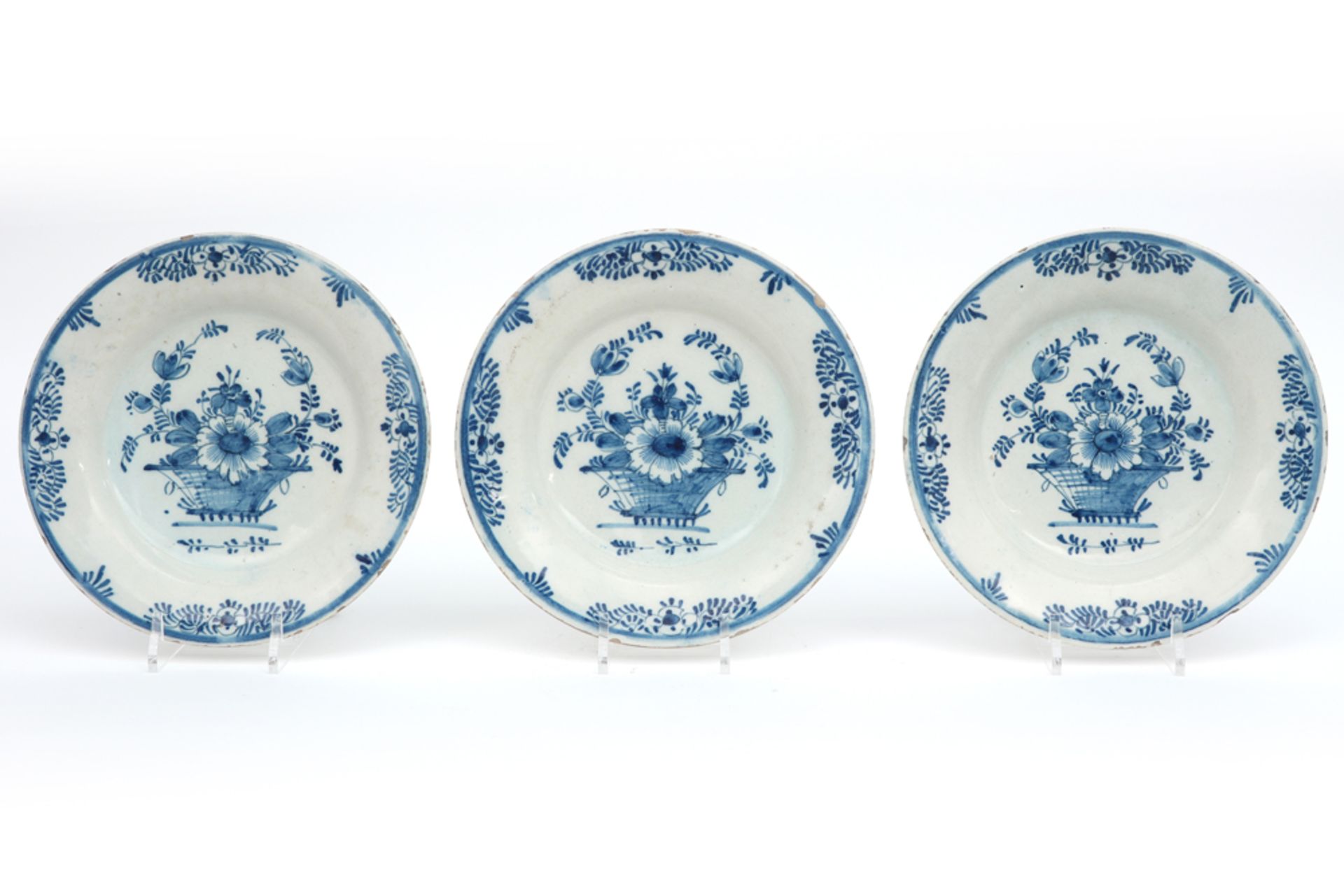 set of three 18th Cent. plates in ceramic from Delft with a blue-white flowers decor || Set van drie